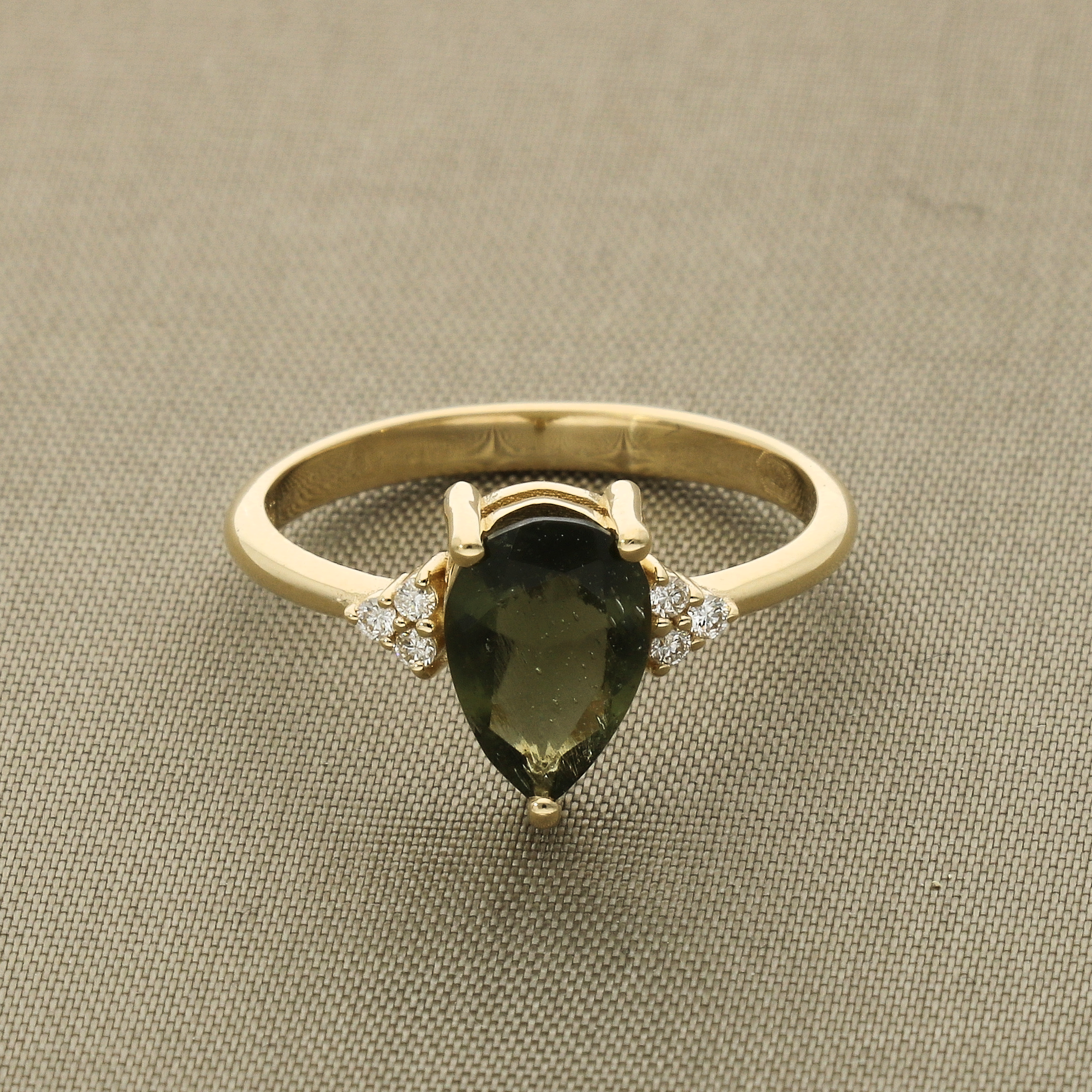 Engagement s diamantem s diamantem