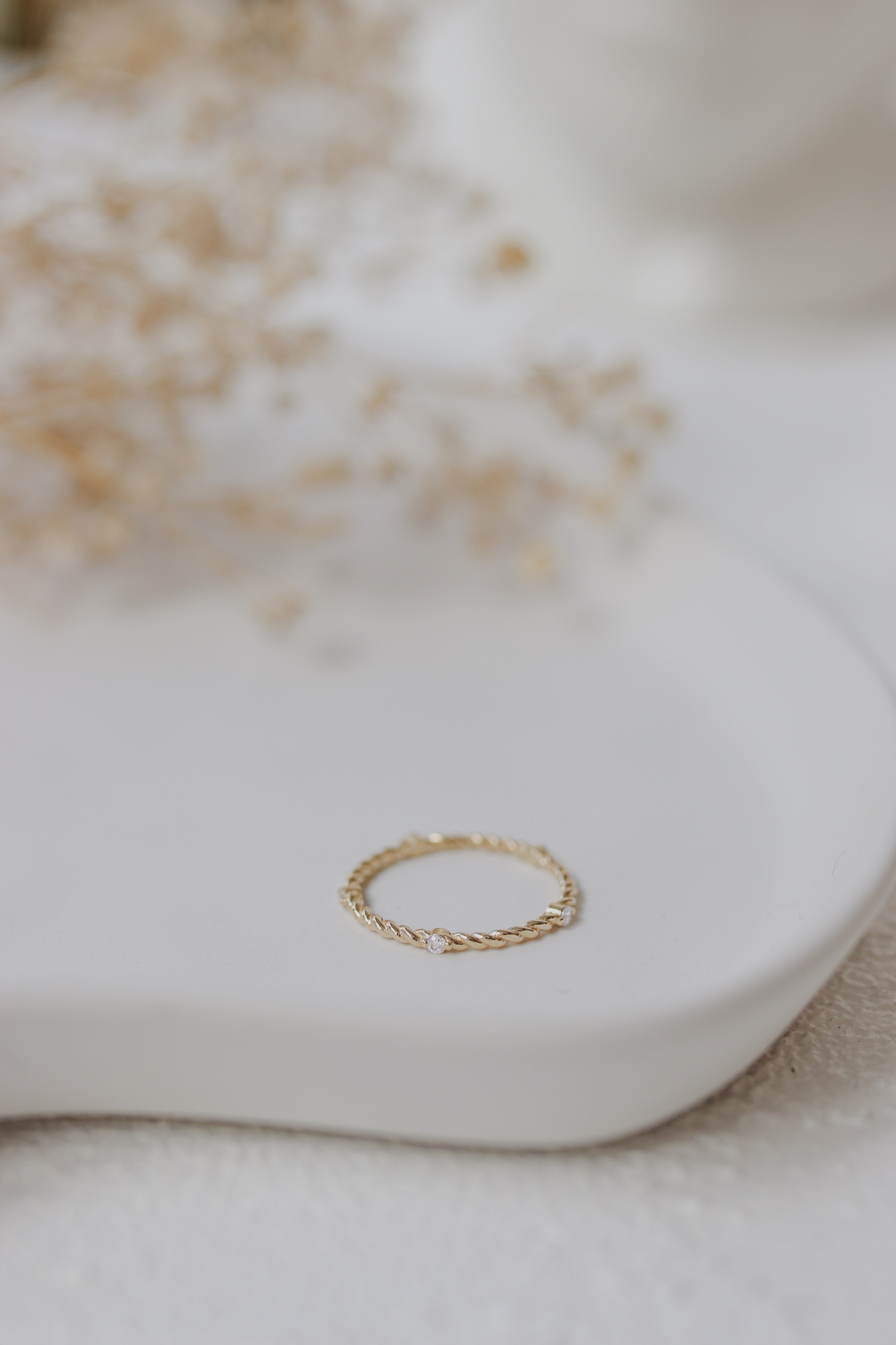 Twisted Wedding Band With Diamond Orizzo fine jewelry