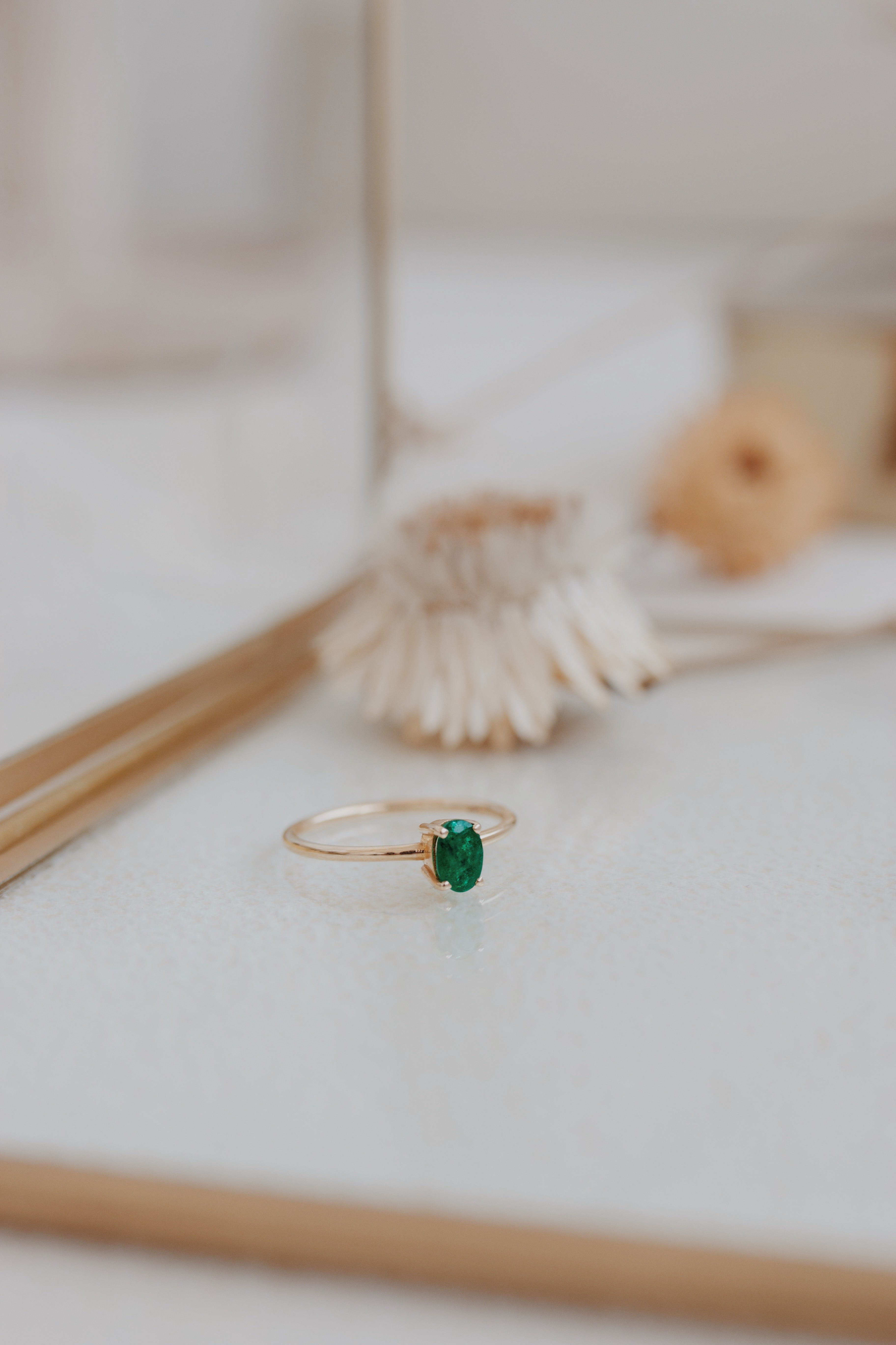Solitaire Oval Emerald Ring in 14K Gold Orizzo fine jewelry