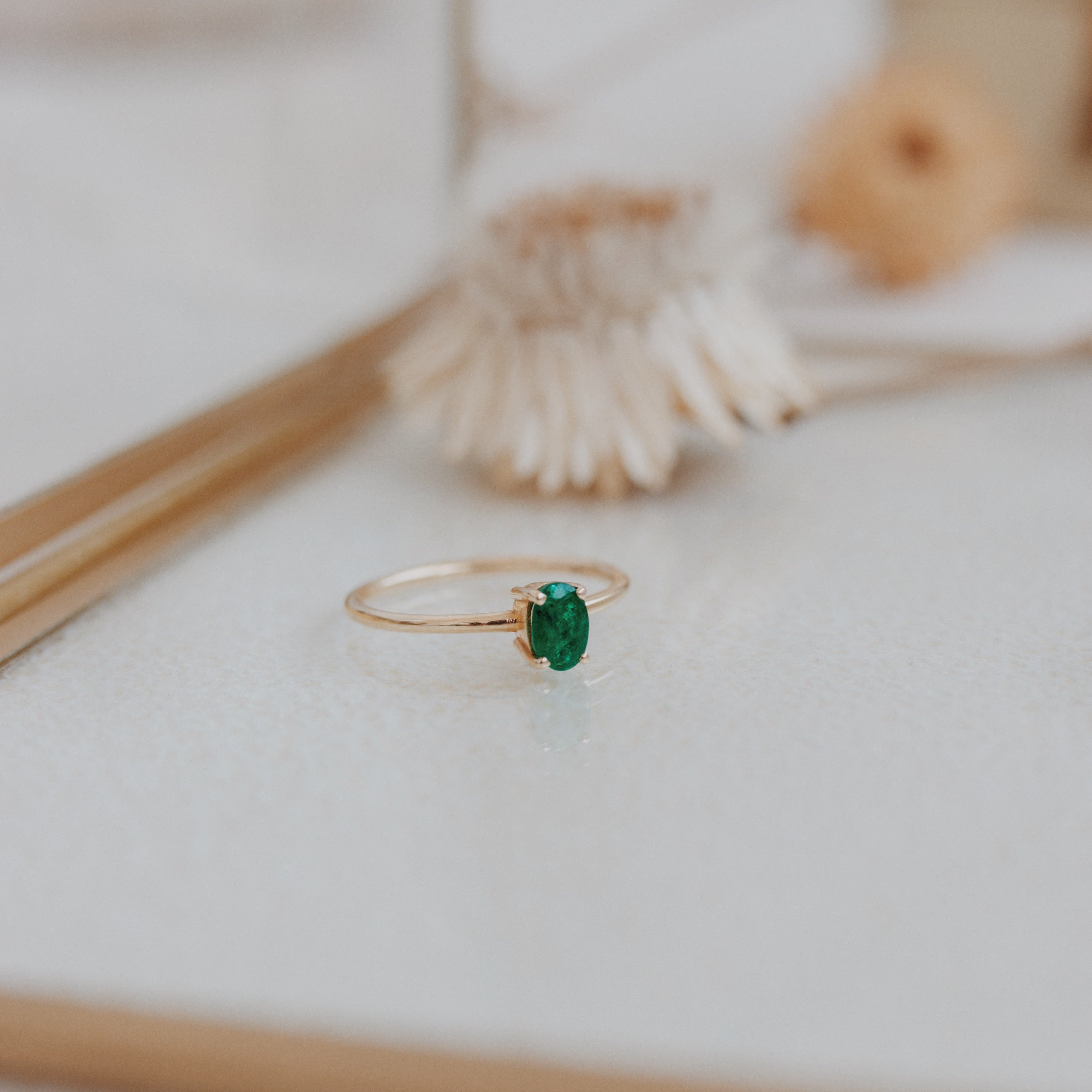 Solitaire Oval Emerald Ring in 14K Gold Orizzo fine jewelry
