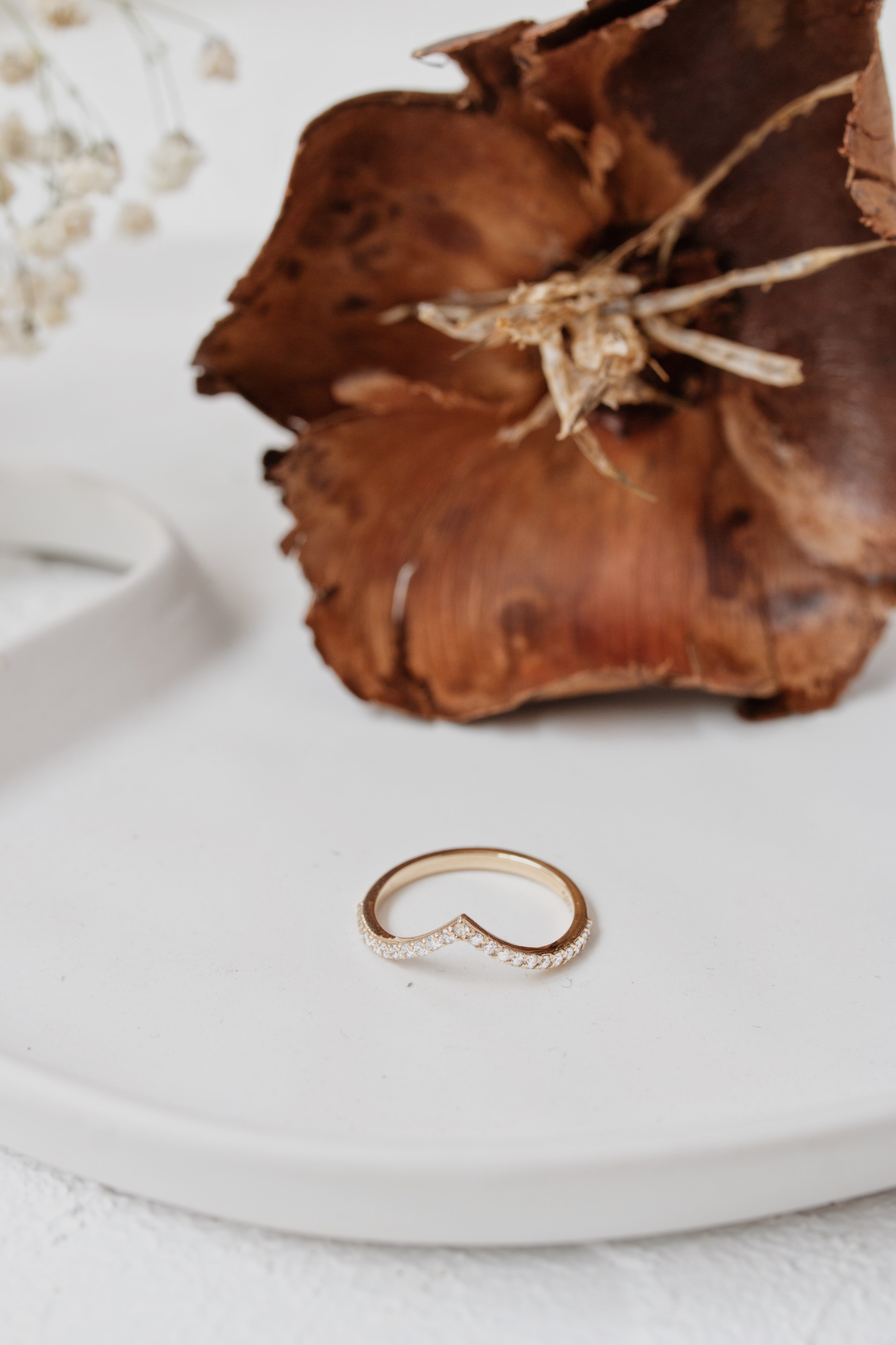 Curved V Shape Diamond Wedding Band Orizzo fine jewelry