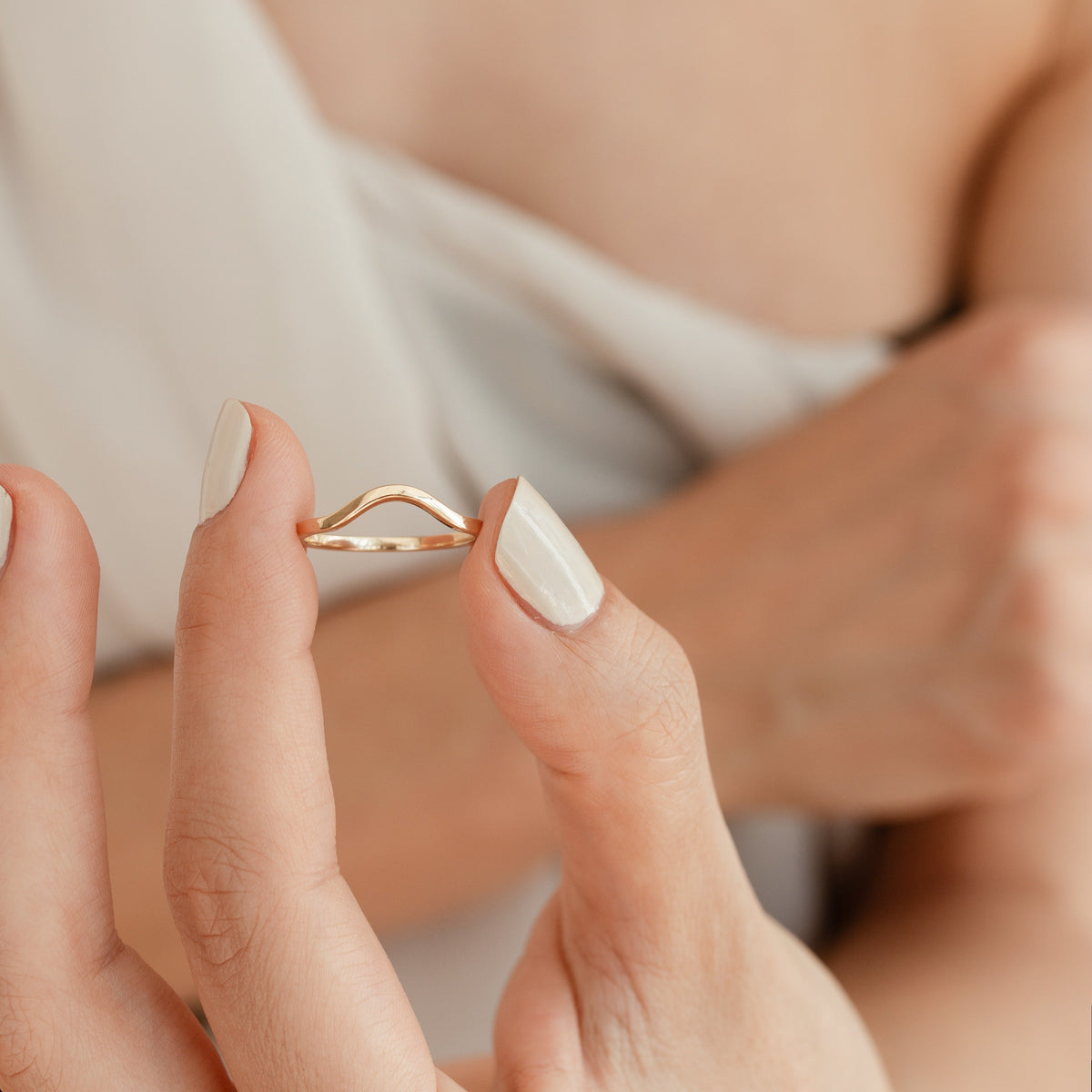 Curved Wedding Band in 14k Gold Orizzo fine jewelry