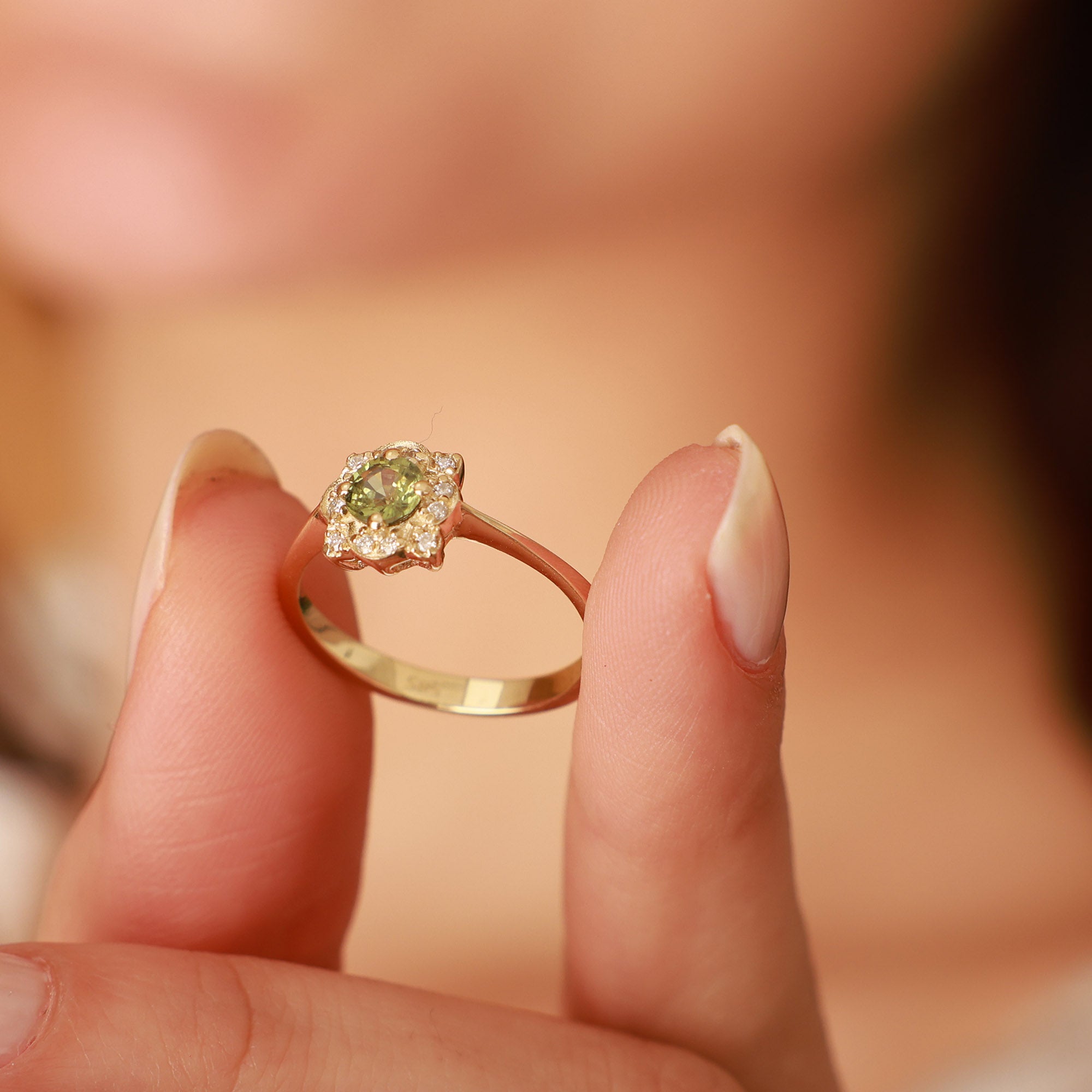 Art Deco Grüner Saphir Verlobungsring im Halo-Stil