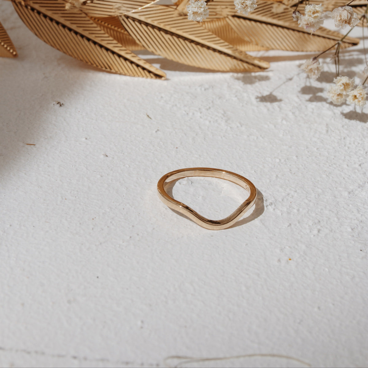 Curved Wedding Band in 14k Gold Orizzo fine jewelry