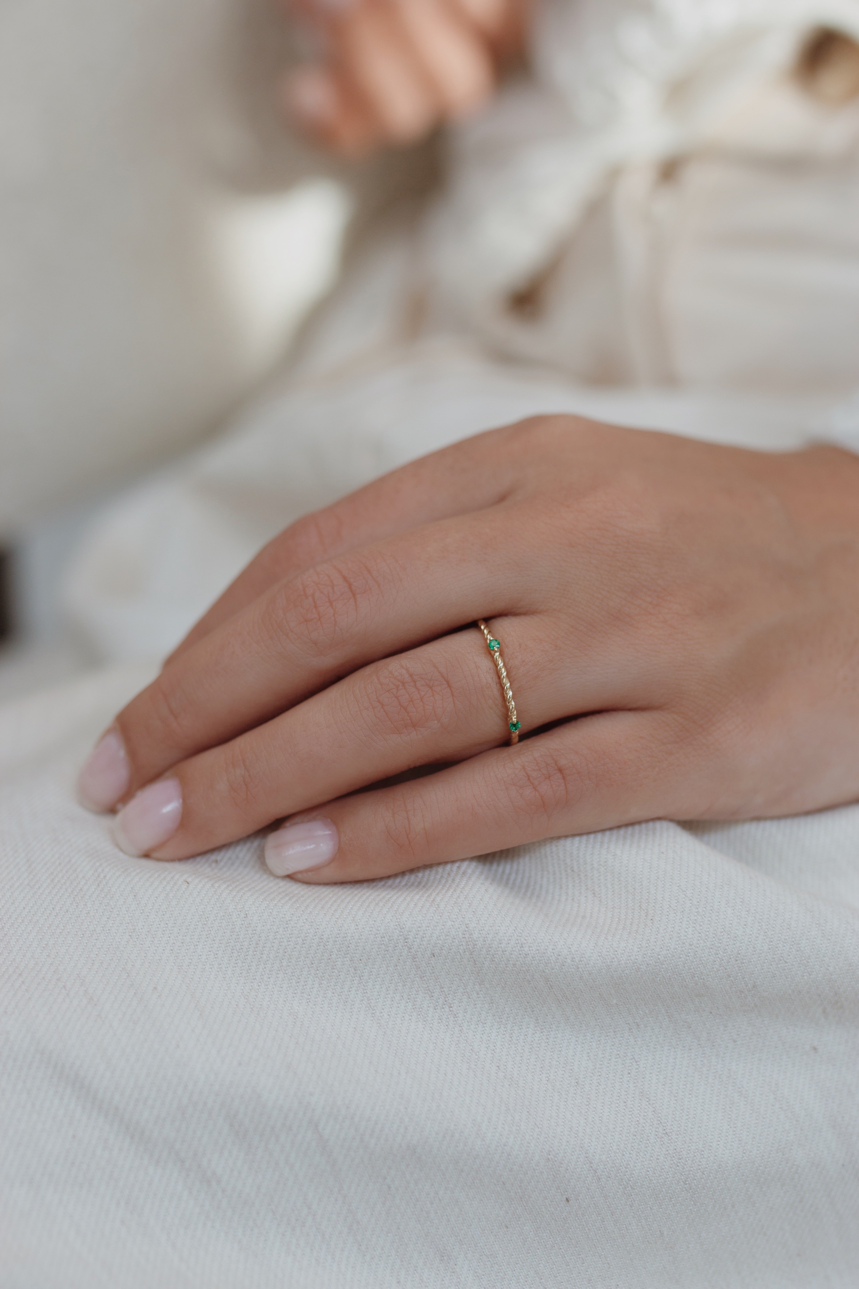 Twisted Wedding Band With Emerald Orizzo fine jewelry
