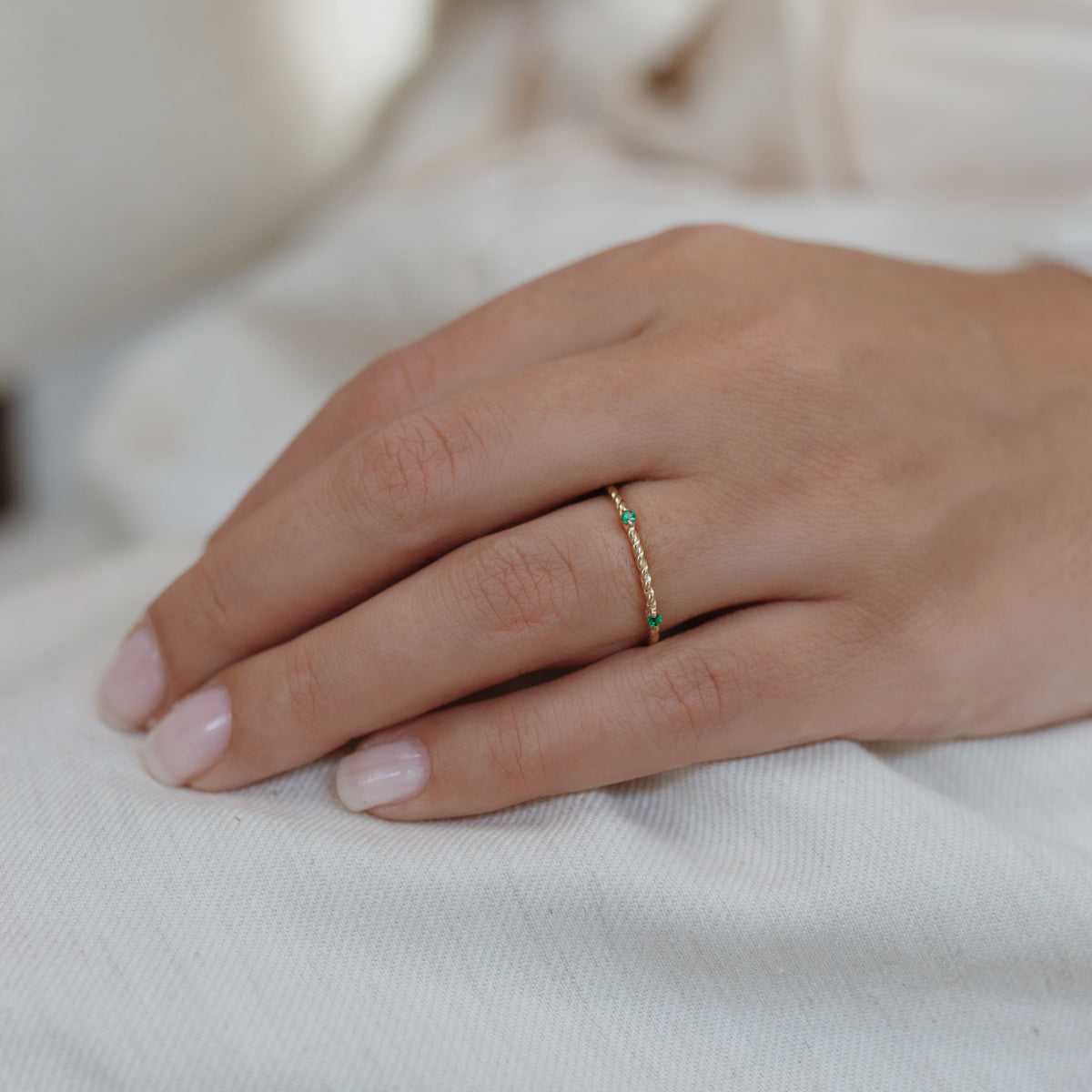 Twisted Wedding Band With Emerald Orizzo fine jewelry