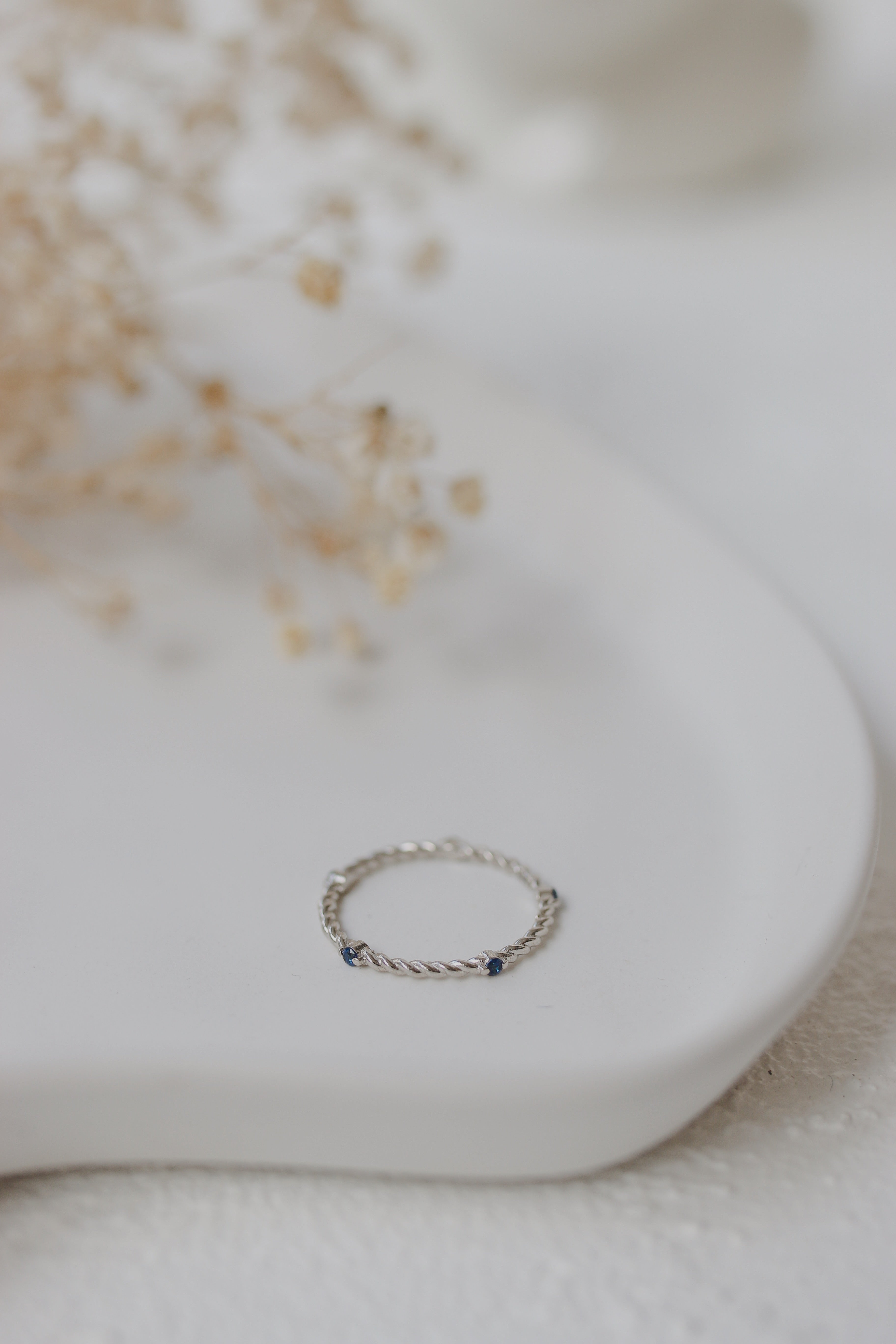Twisted Wedding Band With Sapphire Orizzo fine jewelry
