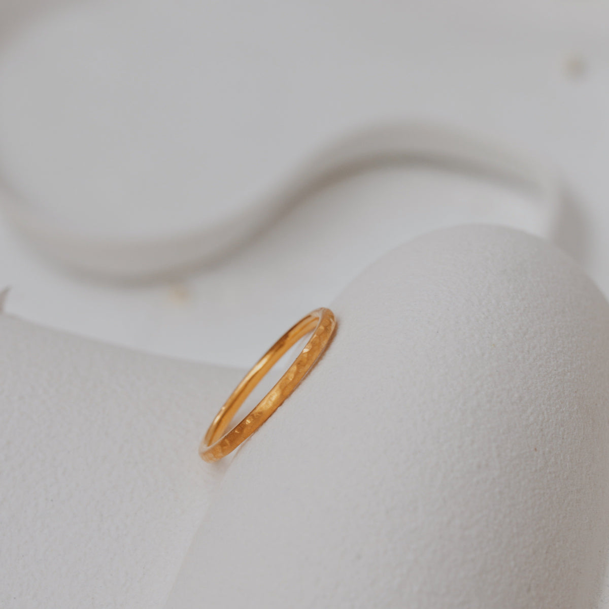Hammered Gold Wedding Band in 14K Gold Orizzo fine jewelry