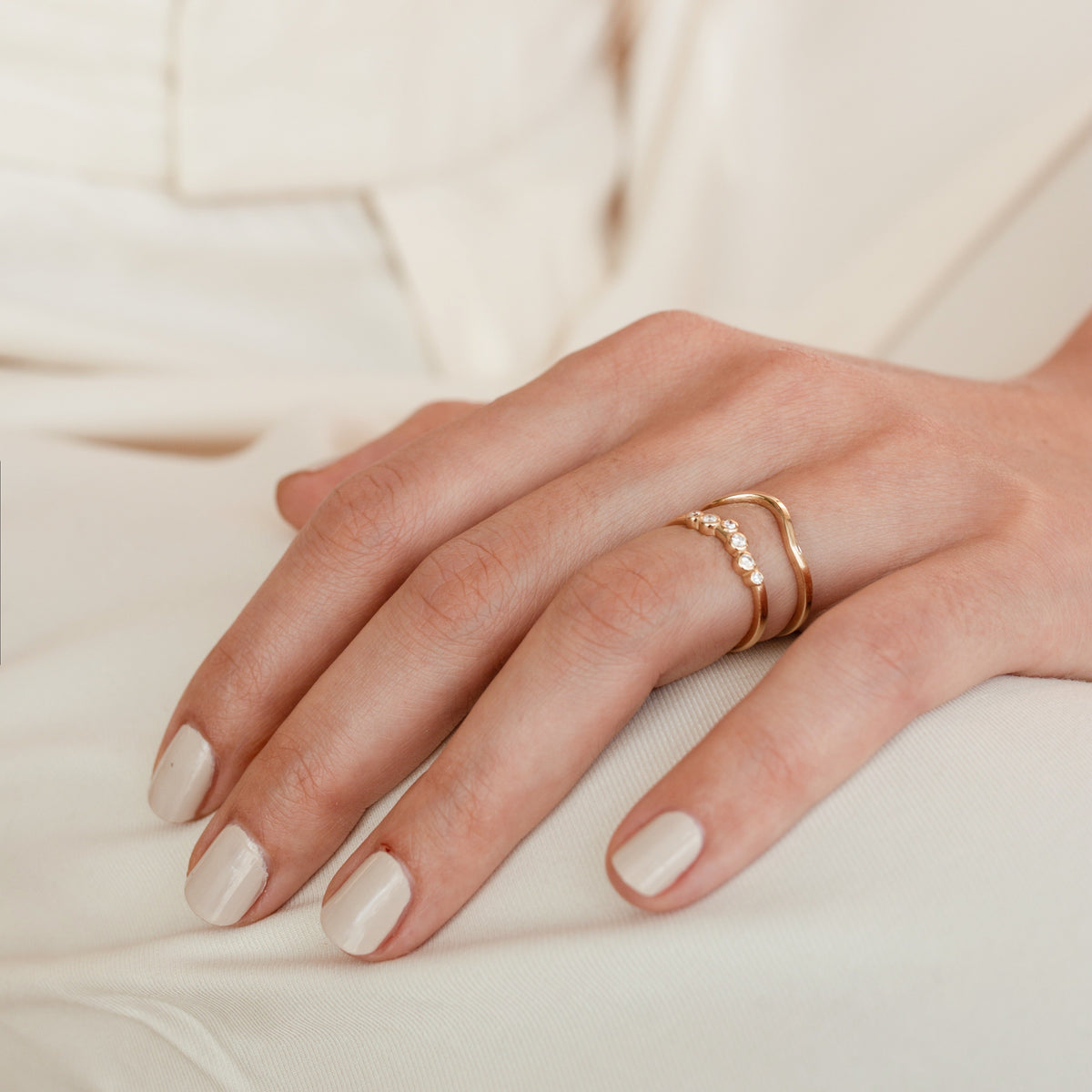 Curved Wedding Band in 14k Gold Orizzo fine jewelry