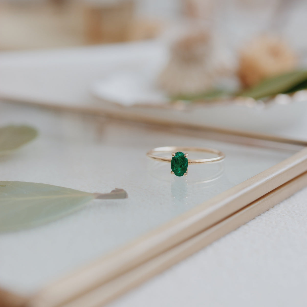 Solitaire Oval Emerald Ring in 14K Gold Orizzo fine jewelry