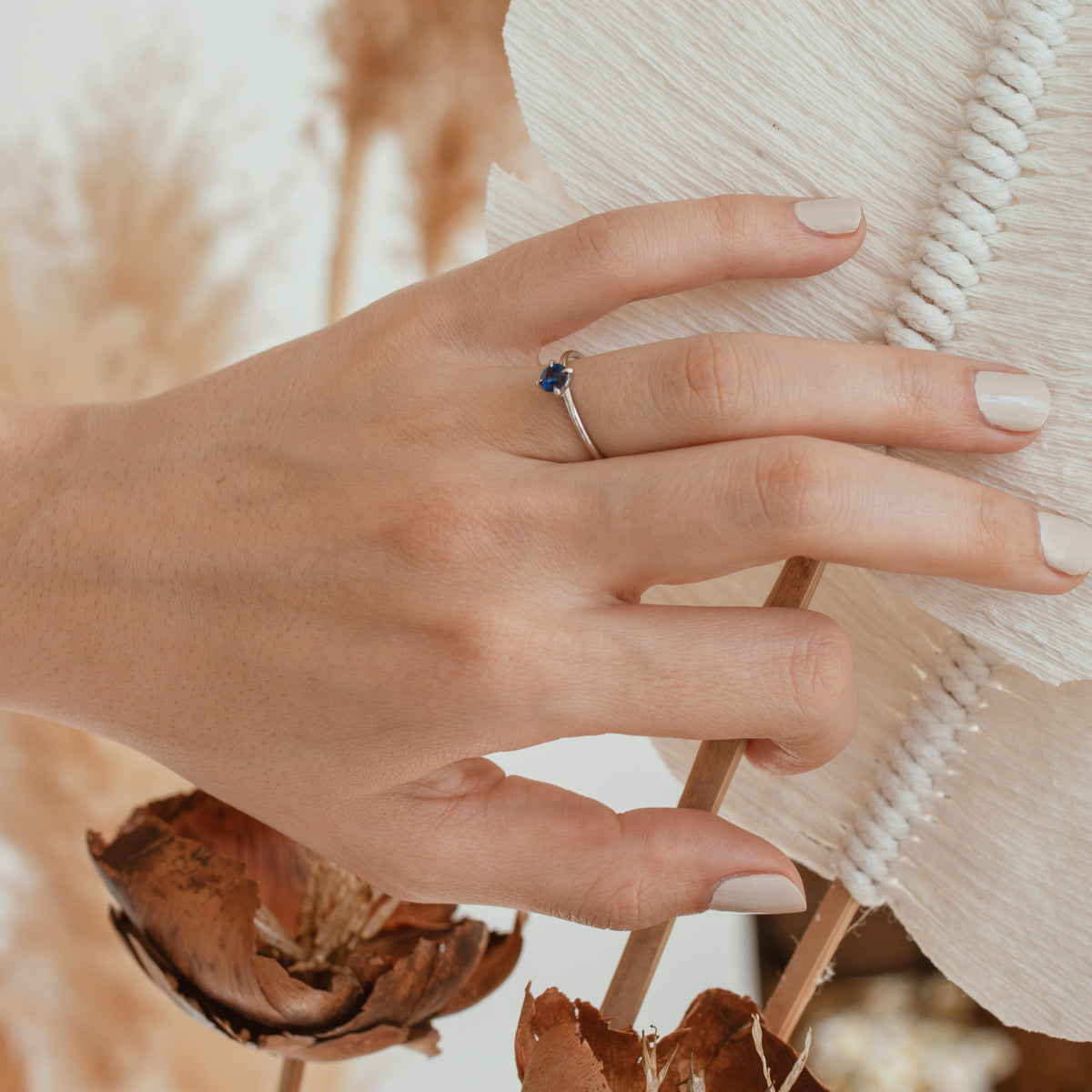 Solitaire Blue Sapphire Engagement Ring Orizzo fine jewelry
