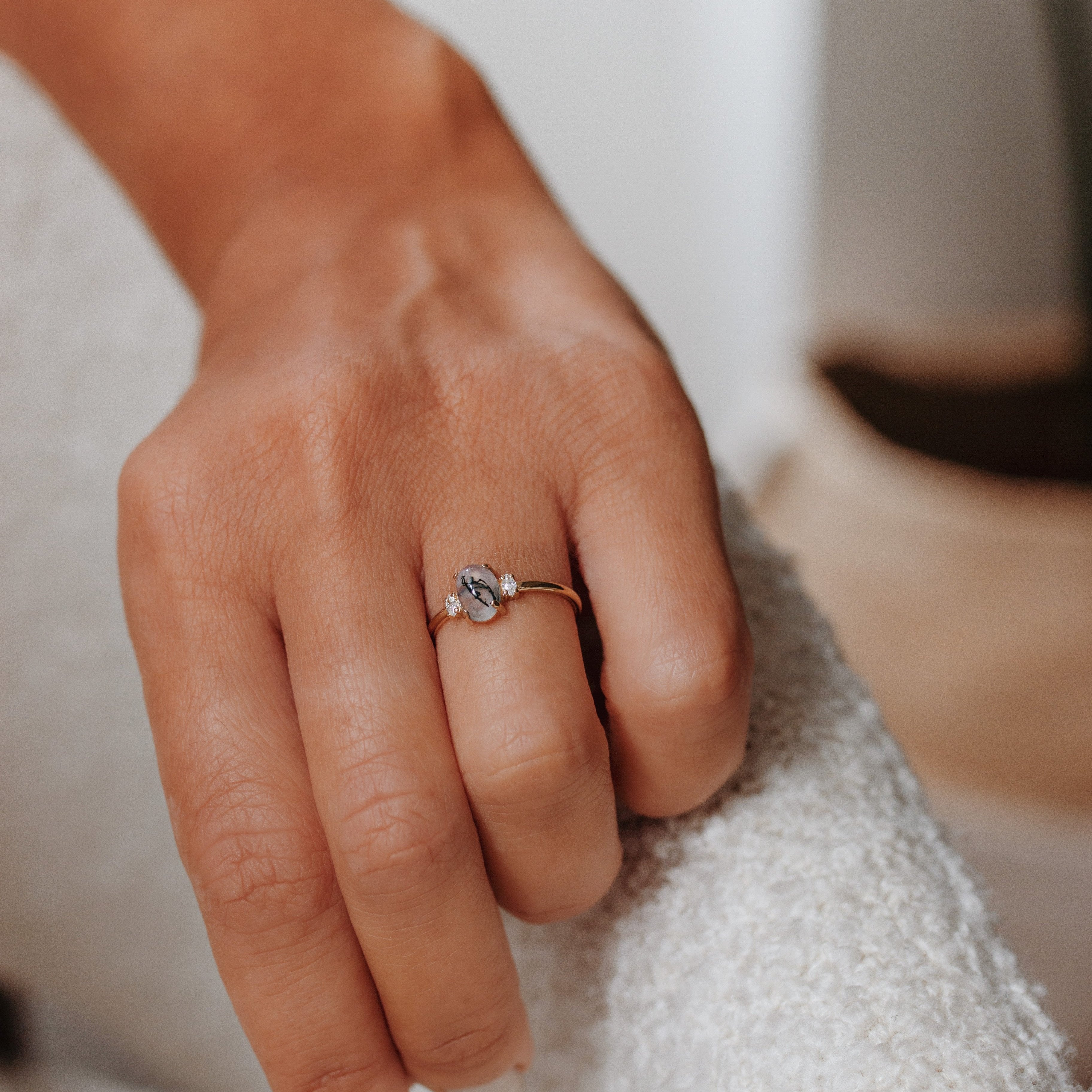 Prsten s mechovým achátem a diamantem ze 14karátového zlata