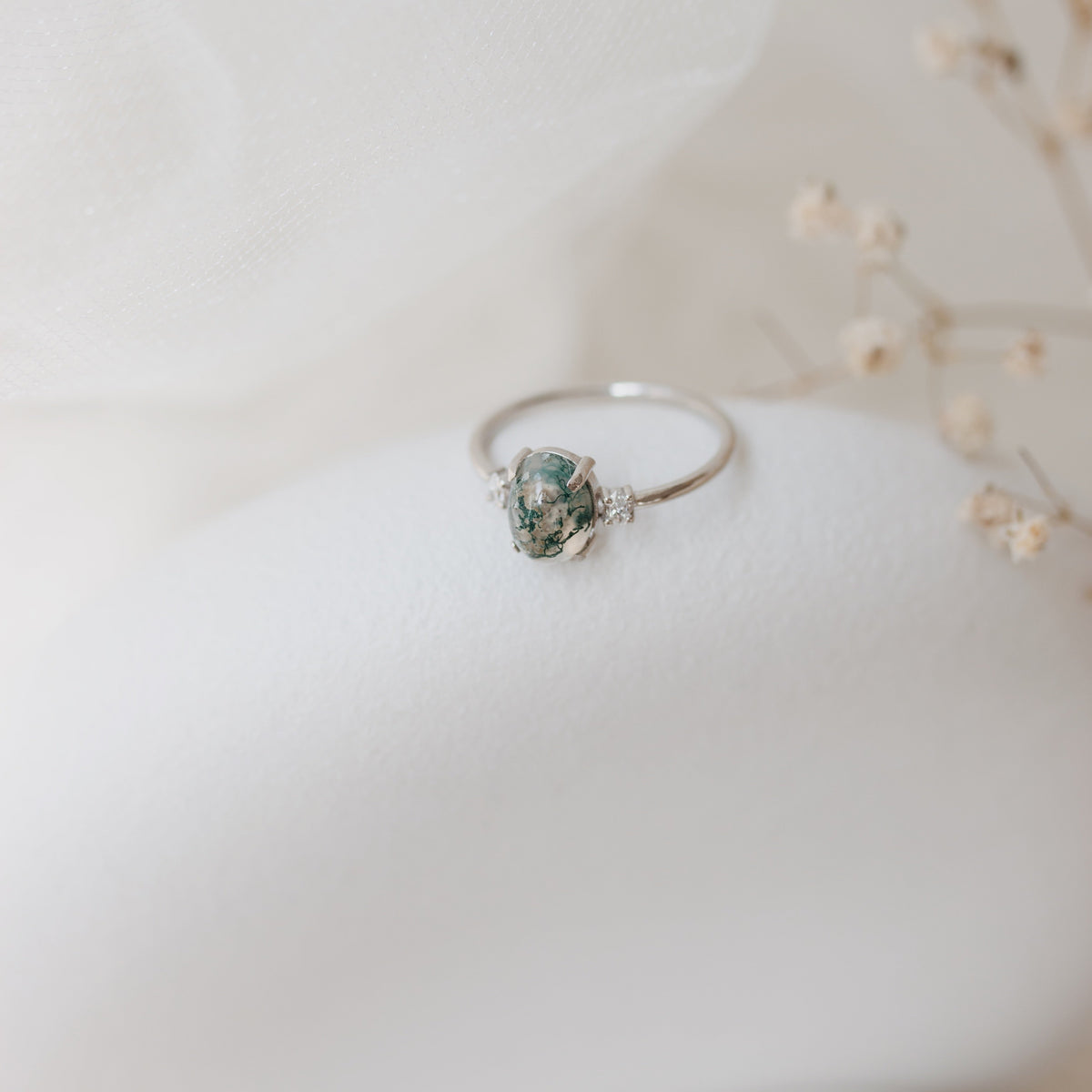 Cabochon Moosachat Ring mit Diamanten