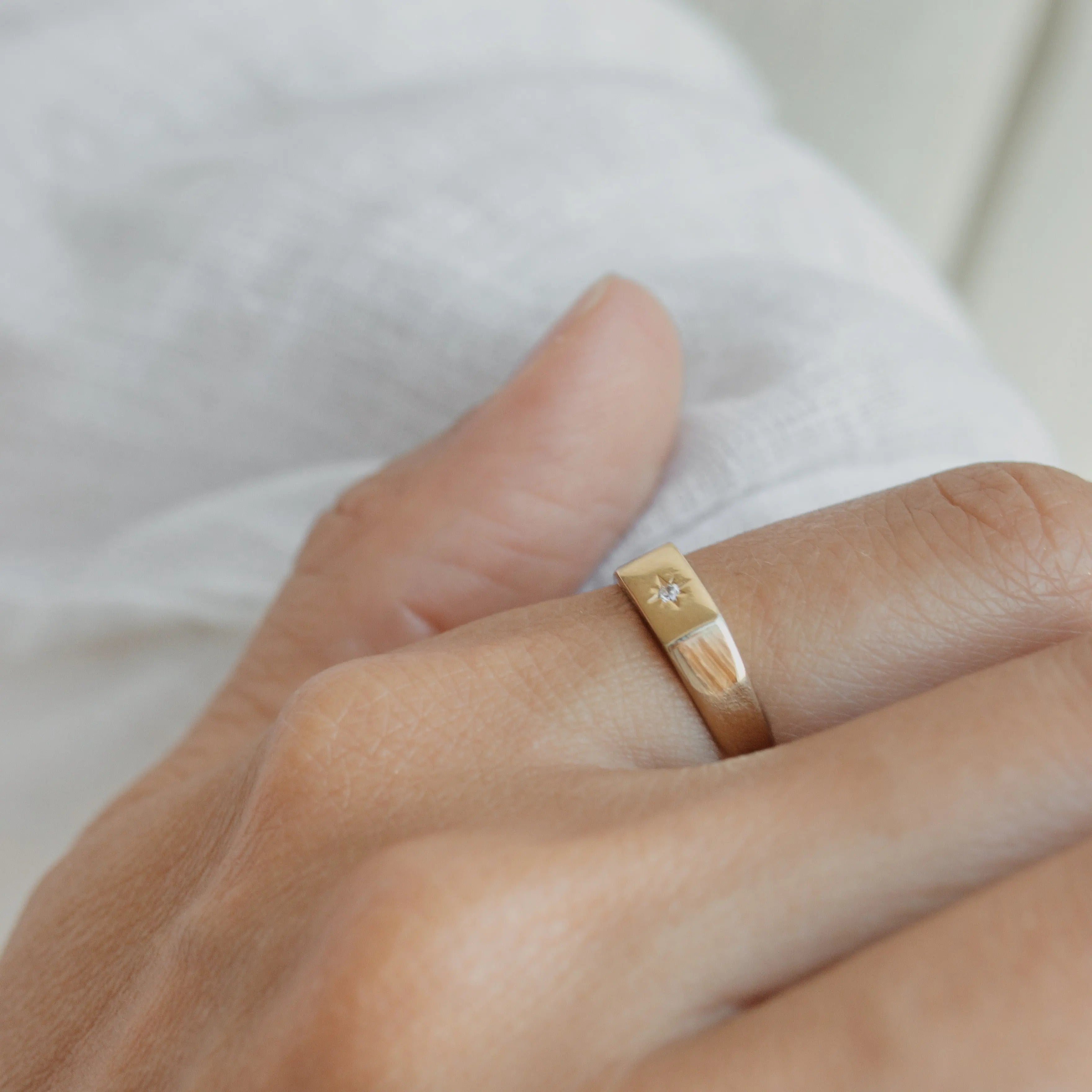 Signet Ring in With Diamond 14k Gold with North Star Design Orizzo fine jewelry