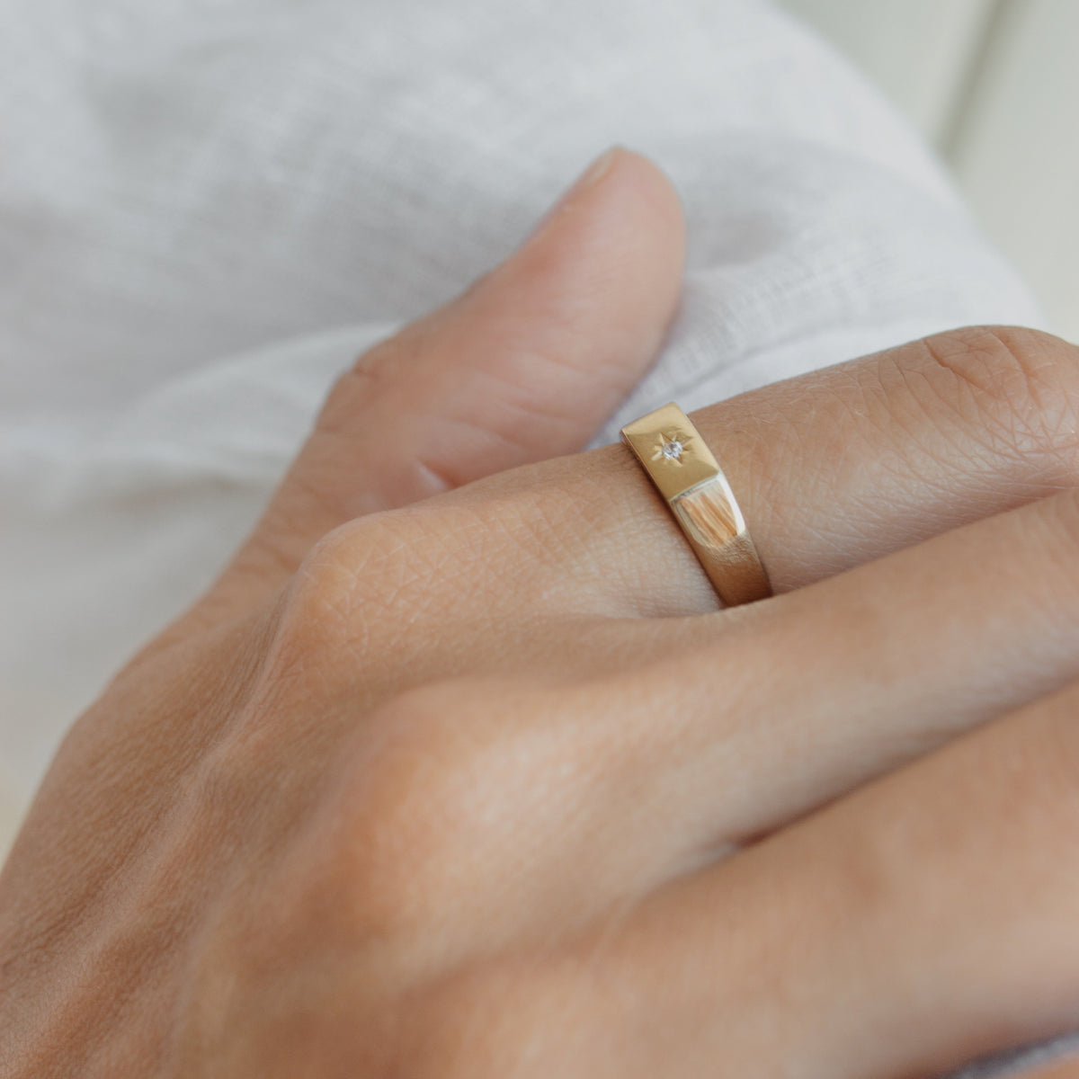 Signet Ring in With Diamond 14k Gold with North Star Design Orizzo fine jewelry
