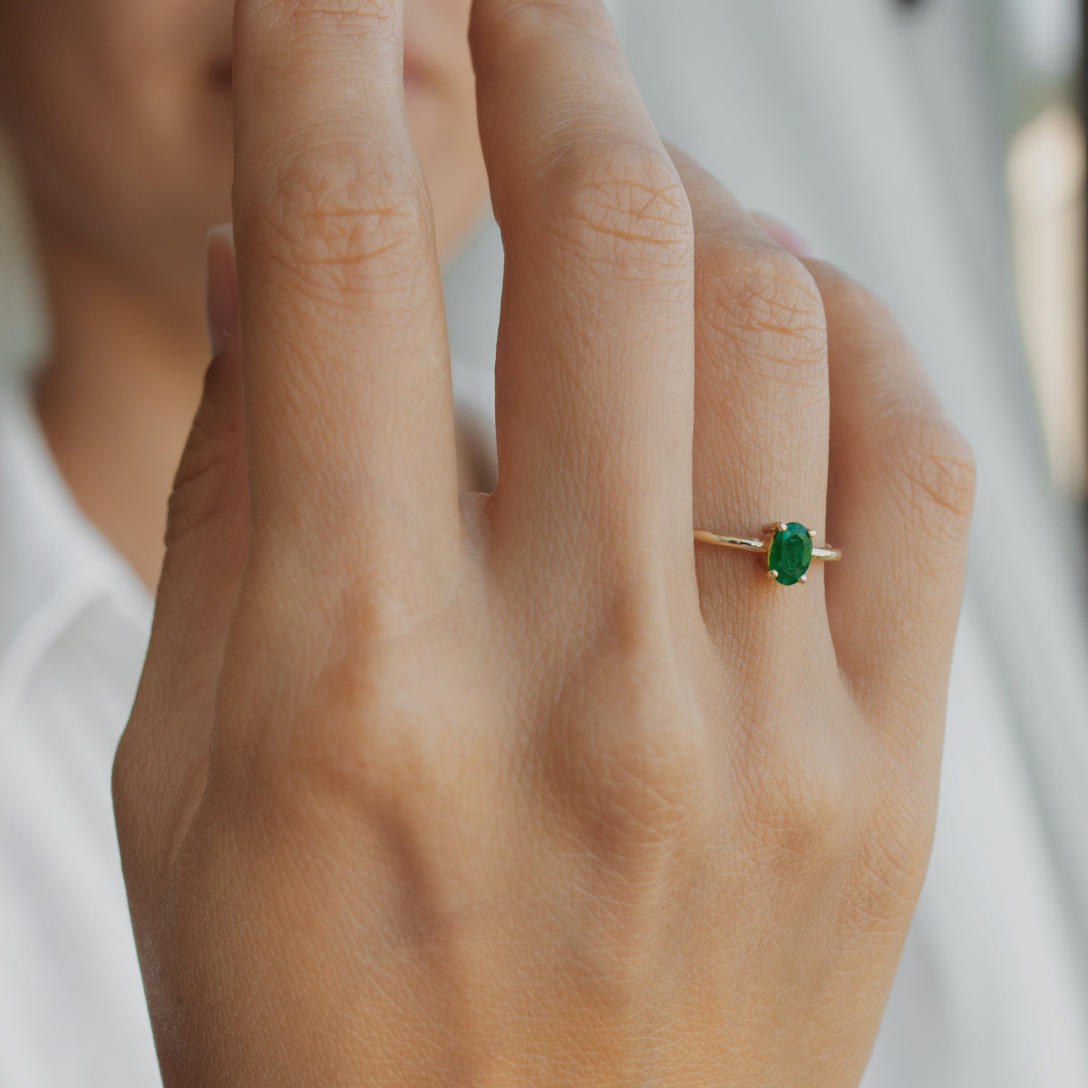 Solitaire Oval Emerald Ring in 14K Gold Orizzo fine jewelry