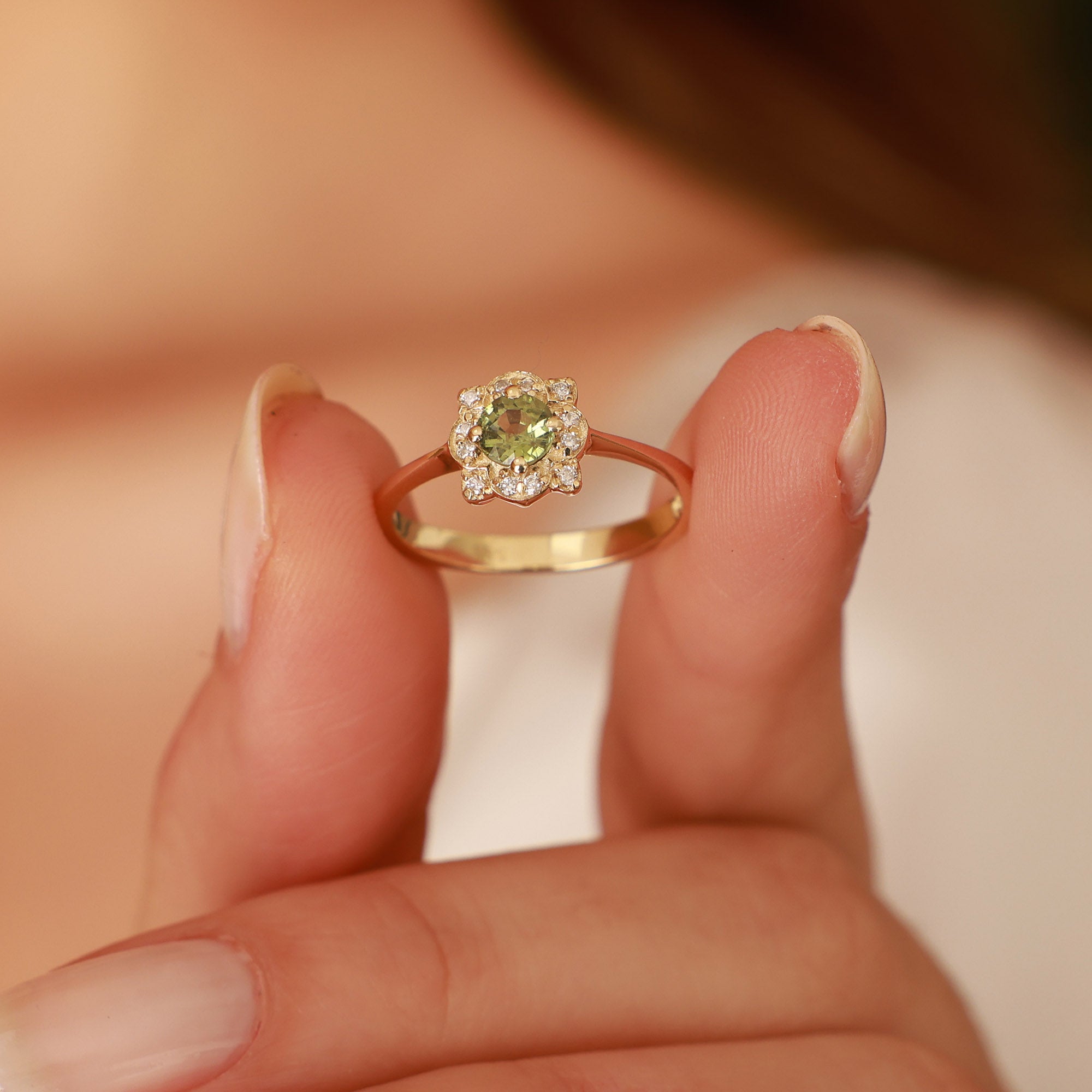 Art Deco Grüner Saphir Verlobungsring im Halo-Stil