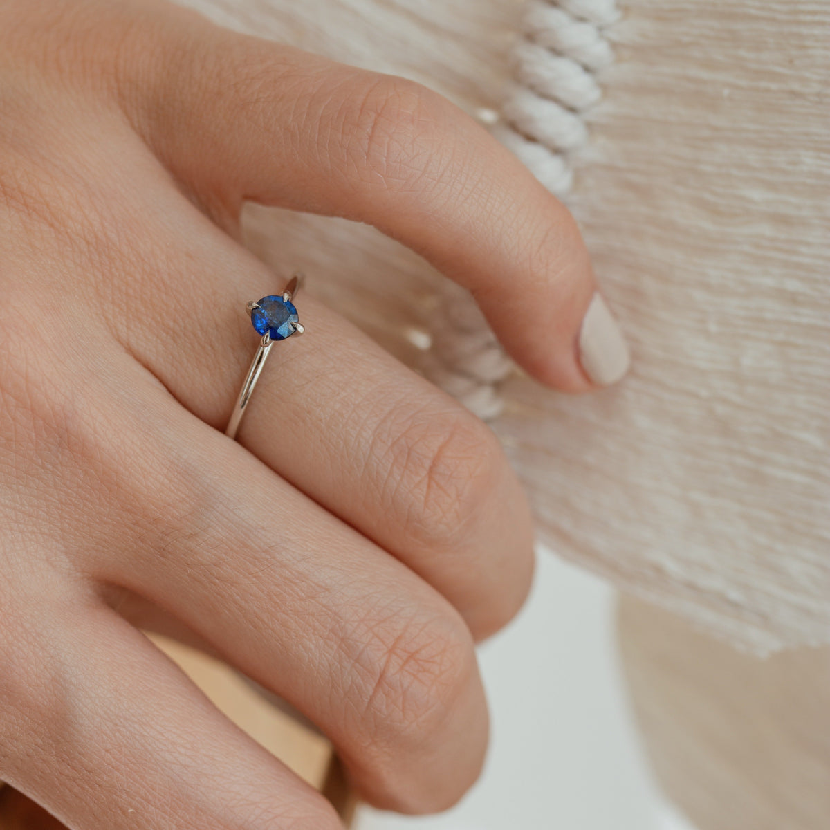 Solitaire Blue Sapphire Engagement Ring Orizzo fine jewelry