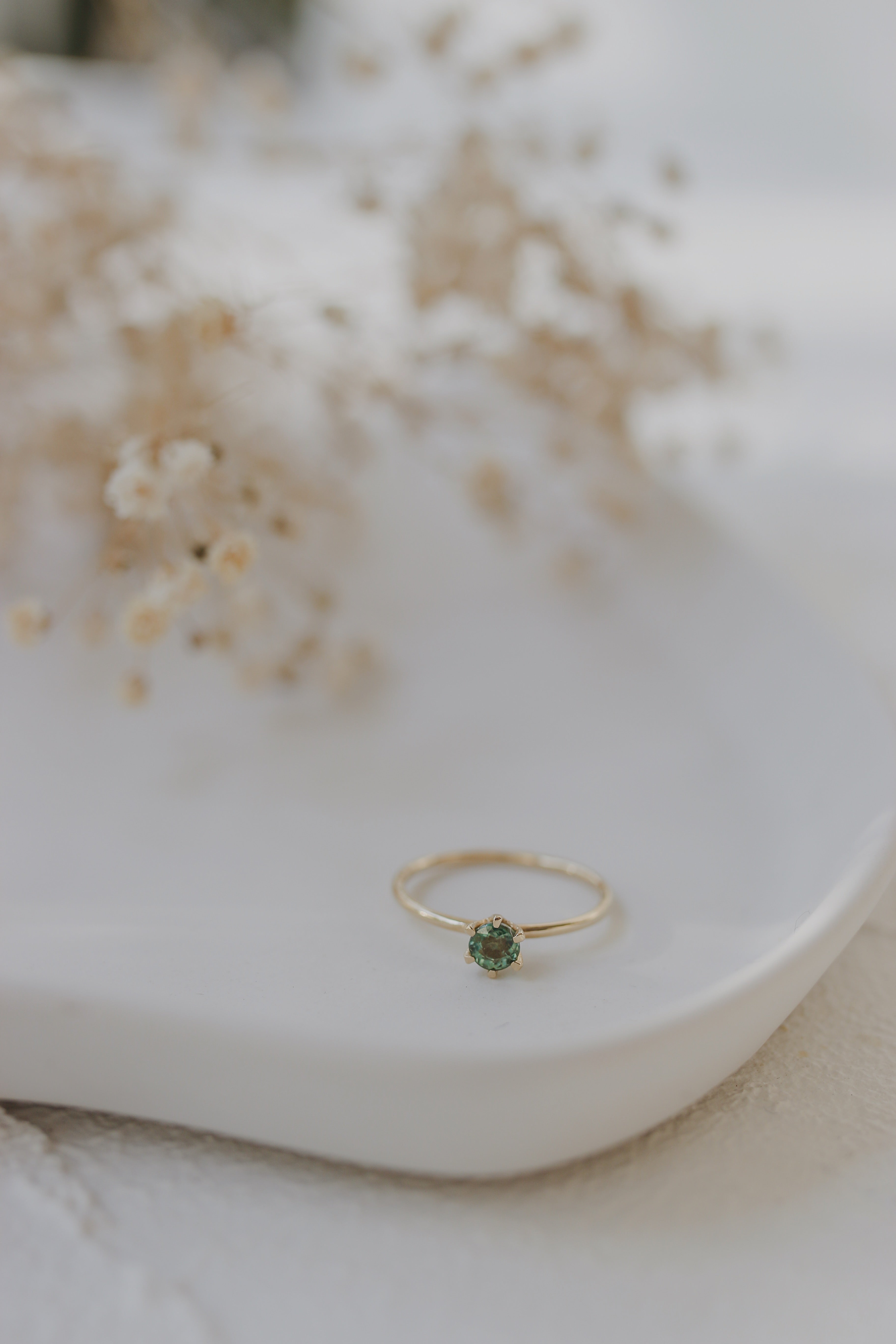 Solitaire Green Sapphire Ring in Six Prong Setting Orizzo fine jewelry