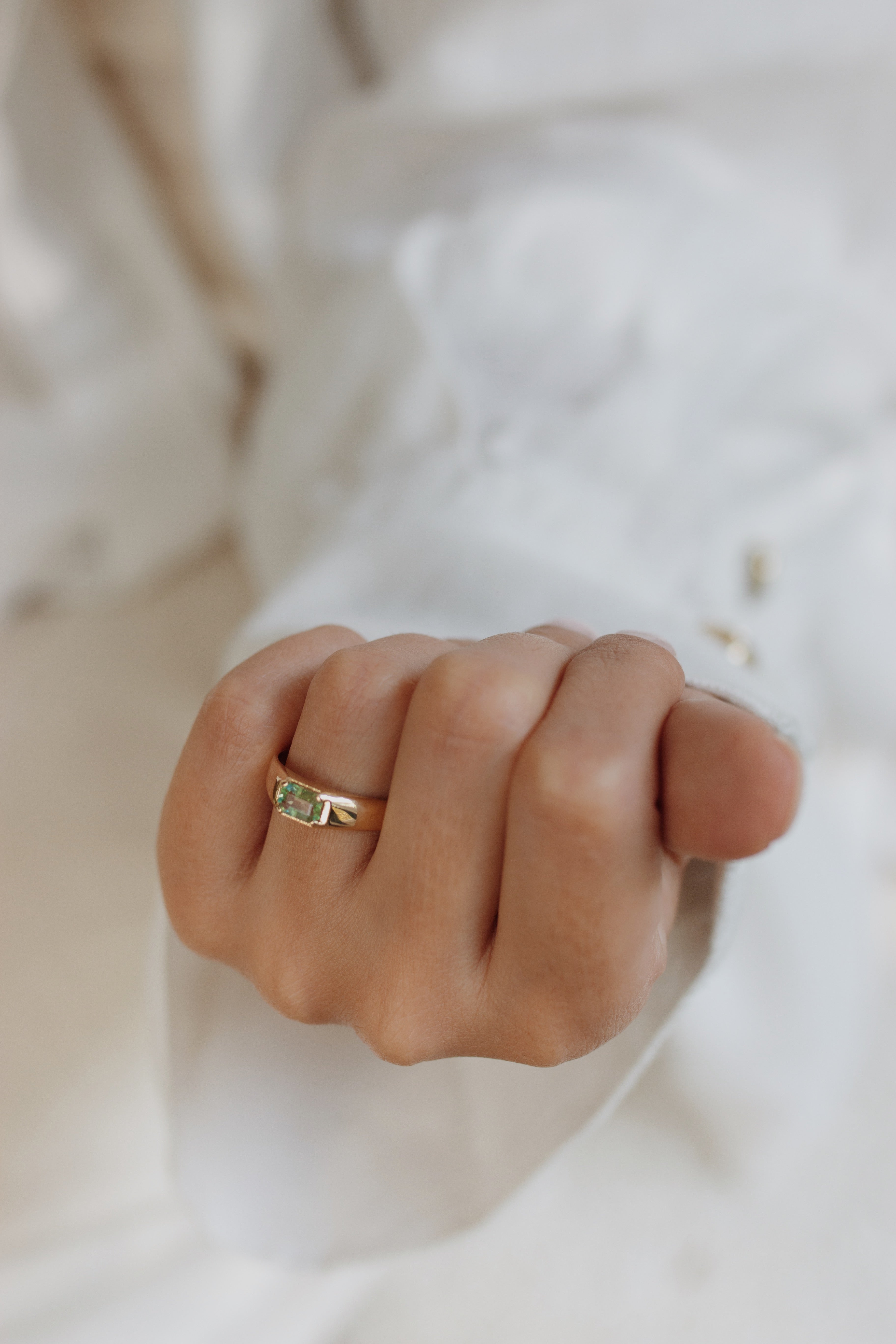 Green Sapphire Signet Ring In 14k Gold Orizzo fine jewelry