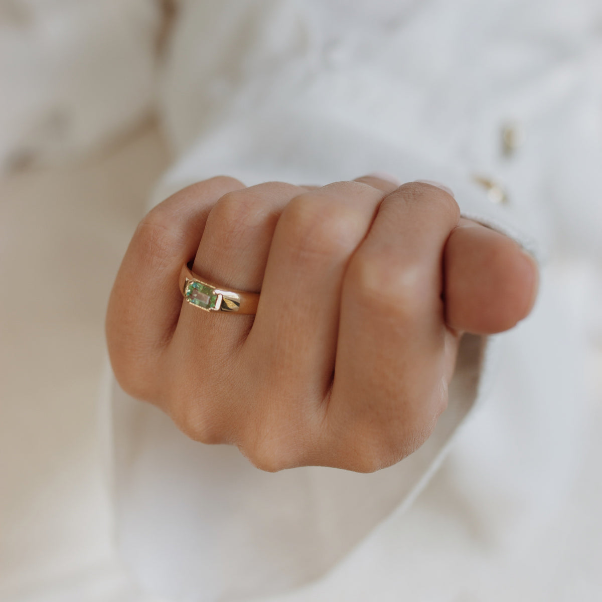 Green Sapphire Signet Ring In 14k Gold Orizzo fine jewelry