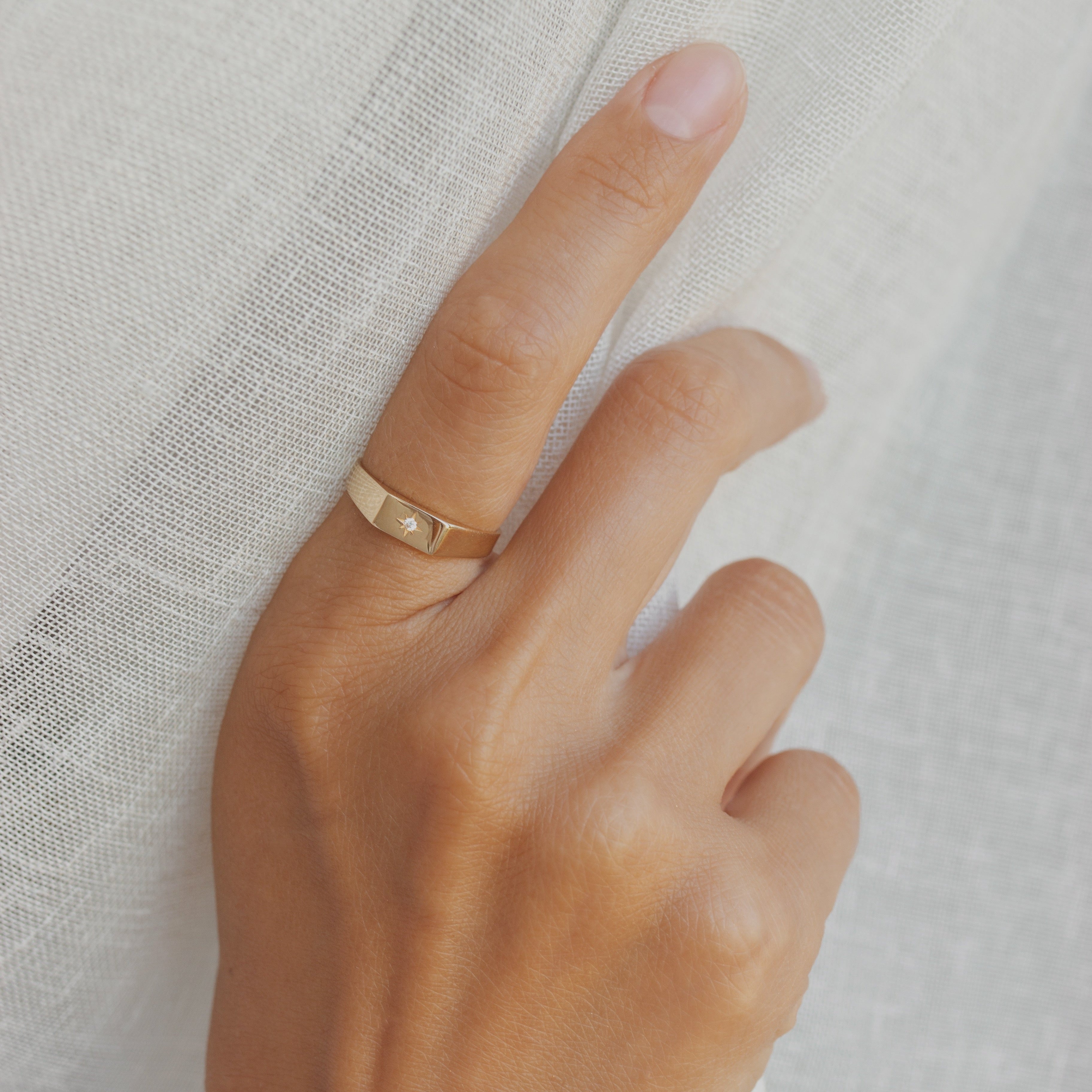 Signet Ring in With Diamond 14k Gold with North Star Design Orizzo fine jewelry
