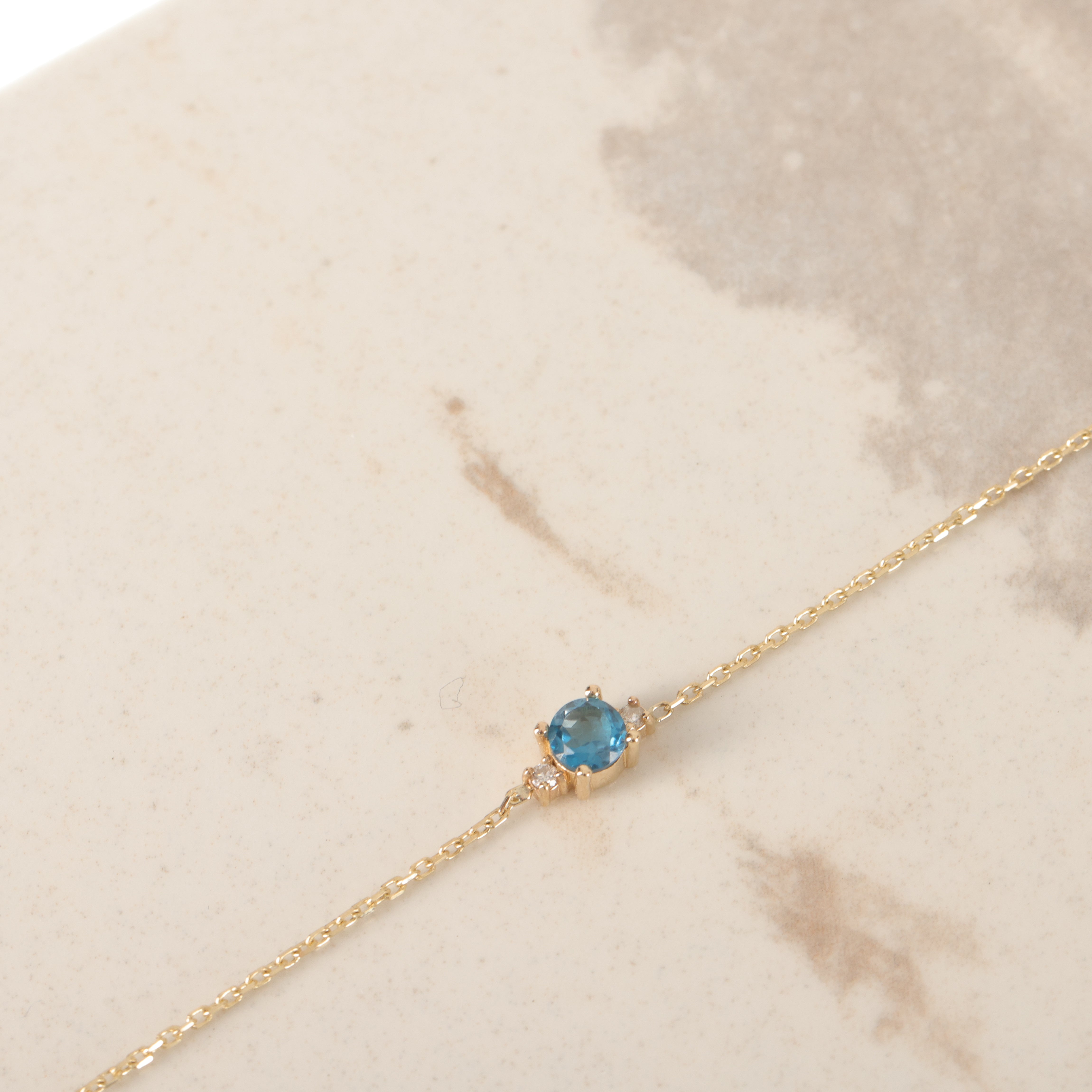 Zlatý náramek s London Blue topazem a diamanty – 14karátové zlato