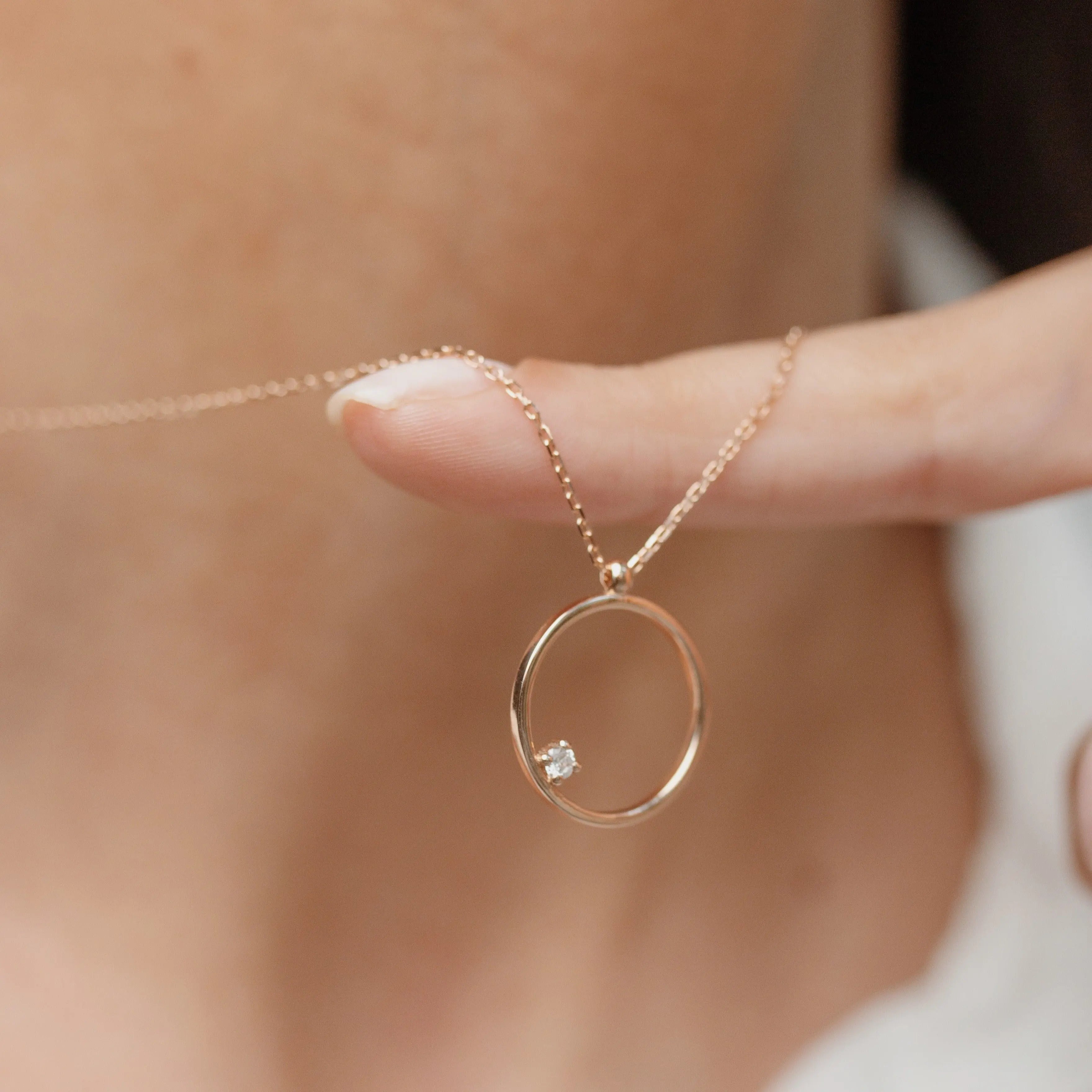14 Karat Gold Circle Hoop Necklace with Diamond Orizzo fine jewelry