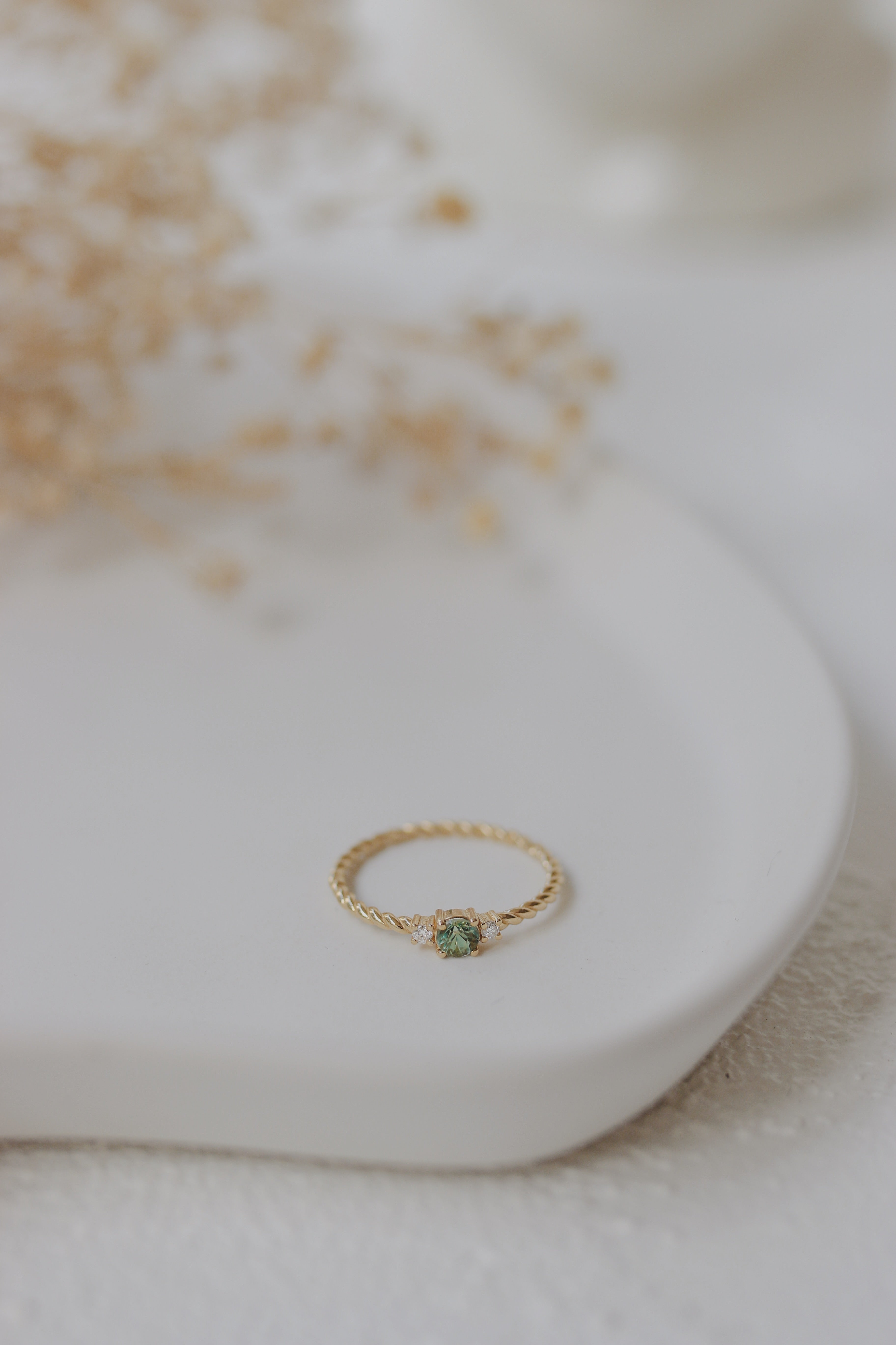 Twisted Band Green Sapphire Engagement Ring With Diamond Orizzo fine jewelry