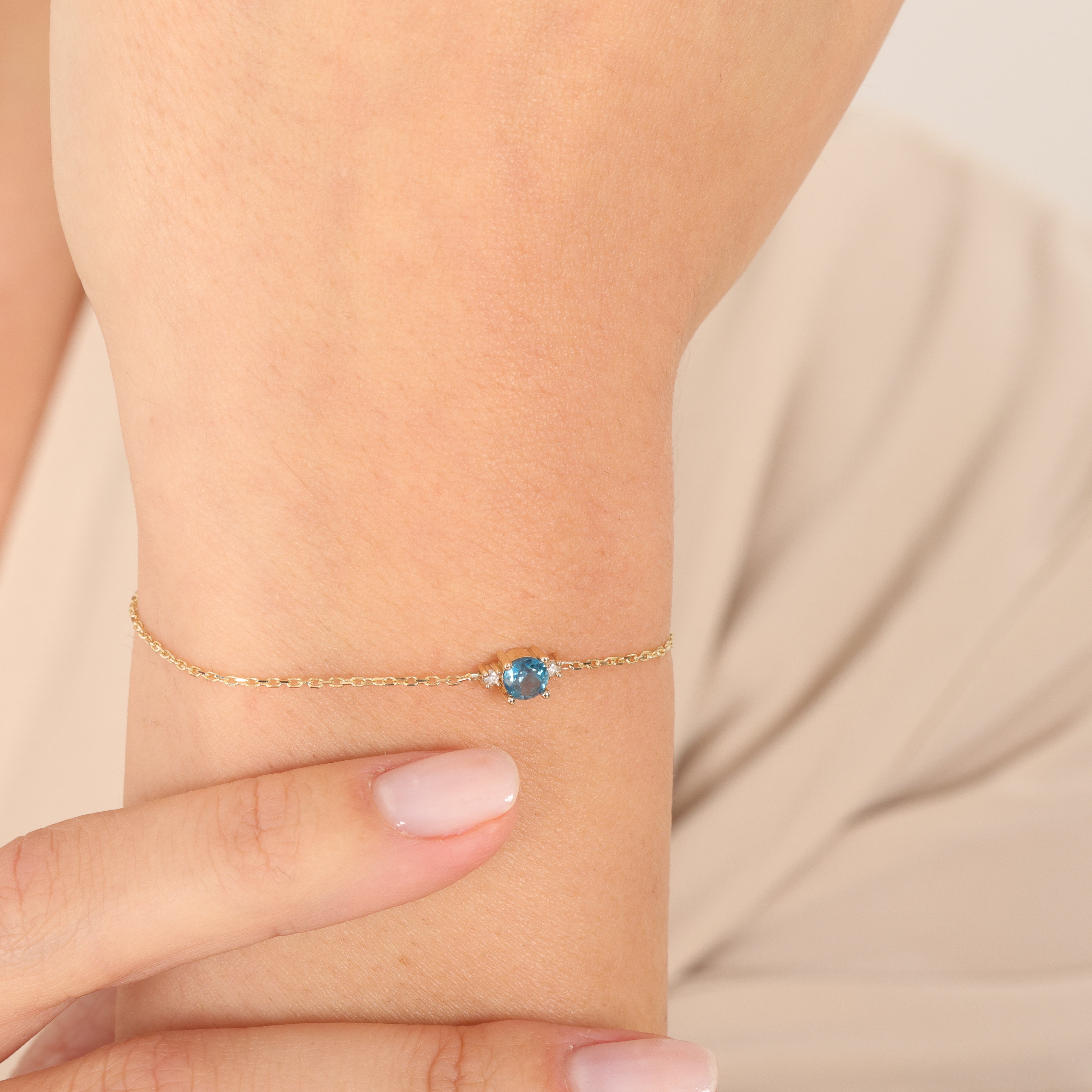 Zlatý náramek s London Blue topazem a diamanty – 14karátové zlato