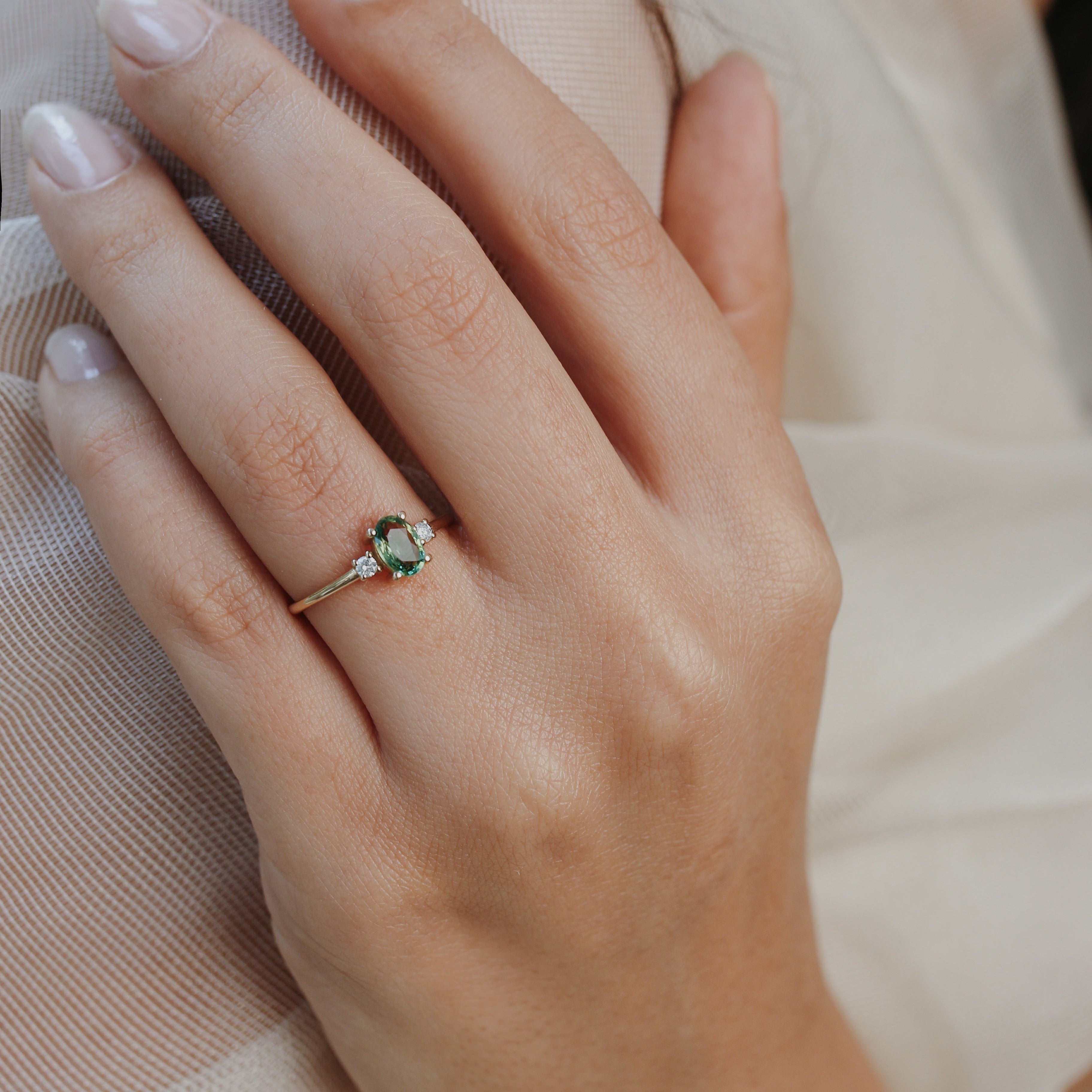 Oval Green Sapphire Engagement Ring With Diamond Orizzo fine jewelry
