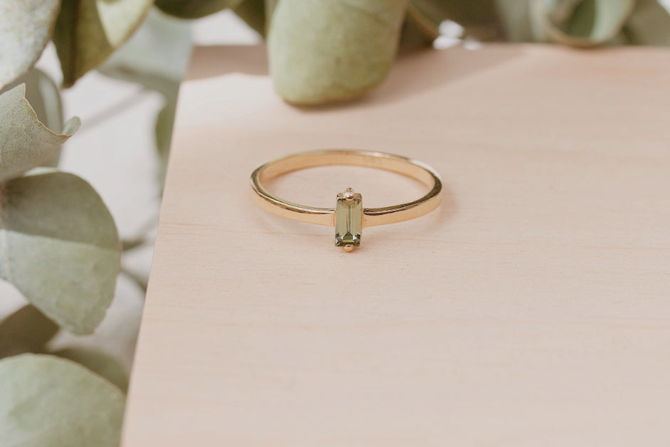 Elegant Gold Wedding Rings Diamonds Gemstones