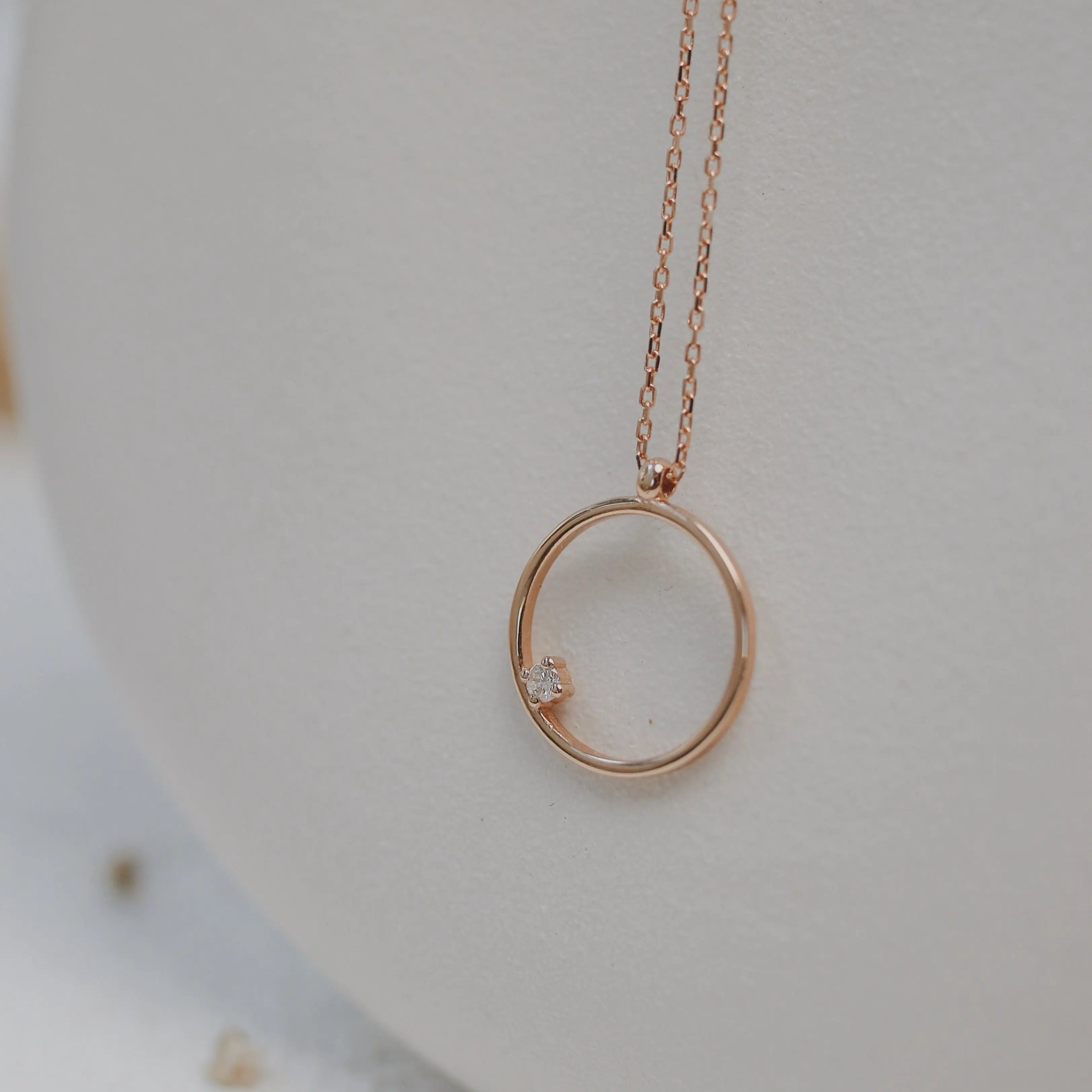14 Karat Gold Circle Hoop Necklace with Diamond Orizzo fine jewelry