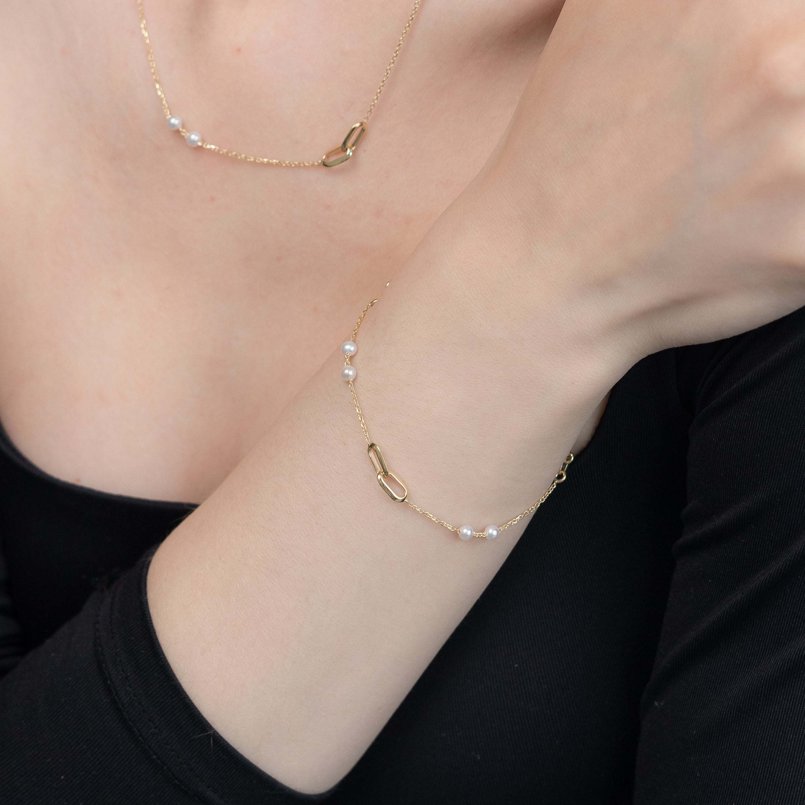 Gold Pearl Bracelet with Geometric Link