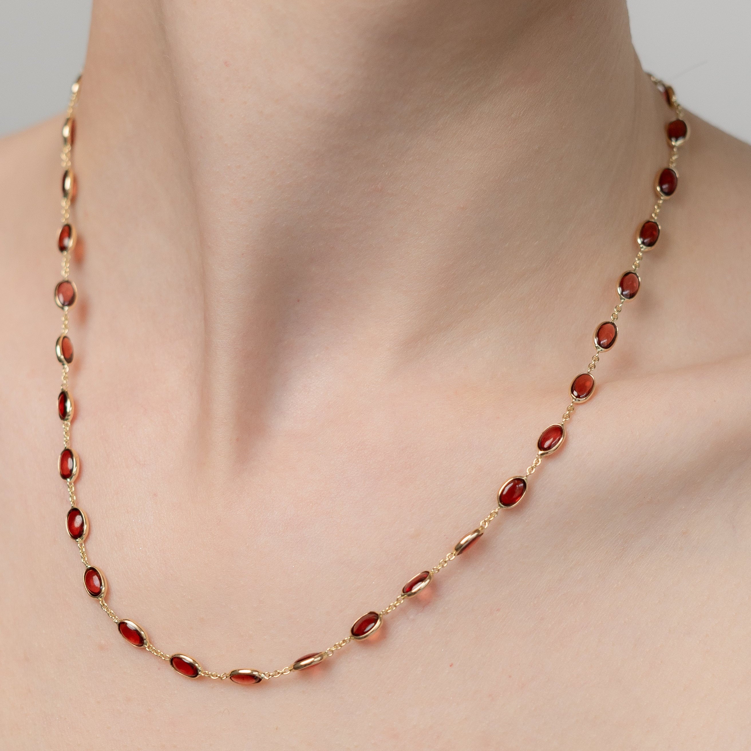 Elegant Capuchon Garnet Necklace In 14K Solid Gold