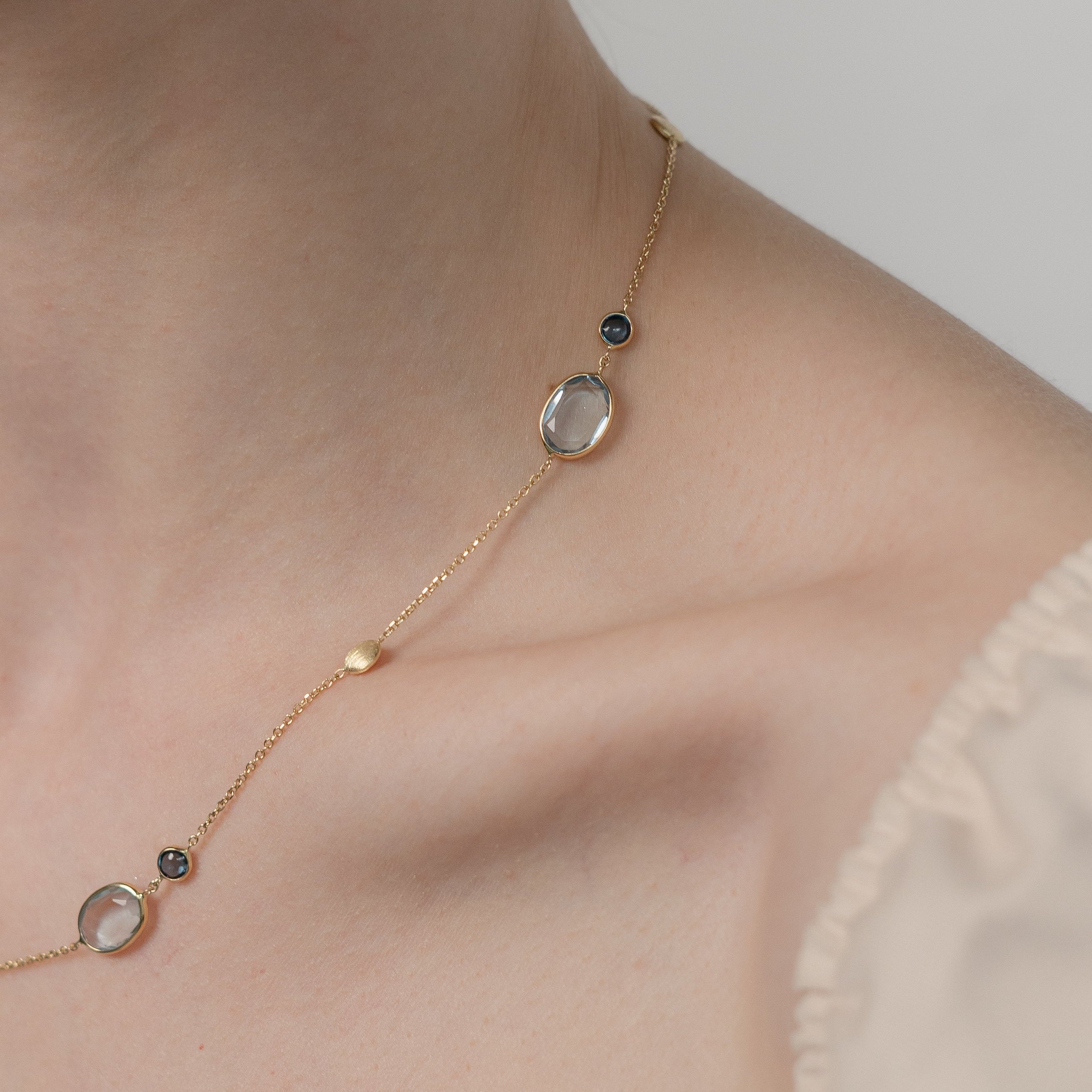 Leuchtende Aquamarin Halskette mit London Blue Topas