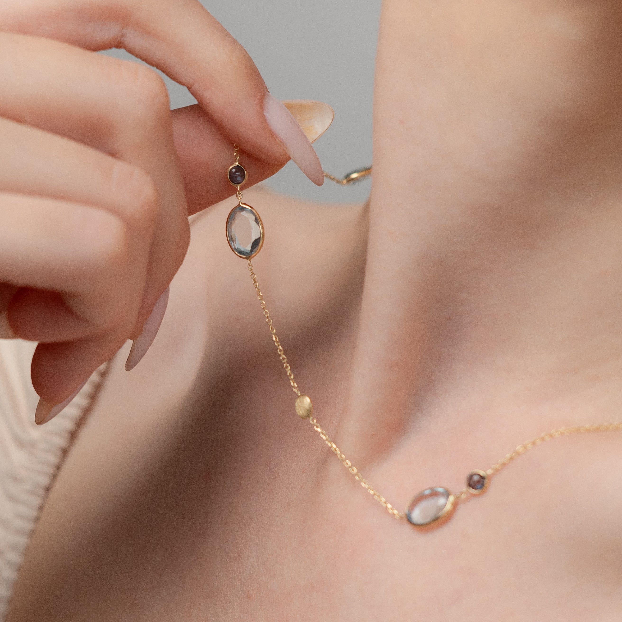 Leuchtende Aquamarin Halskette mit London Blue Topas