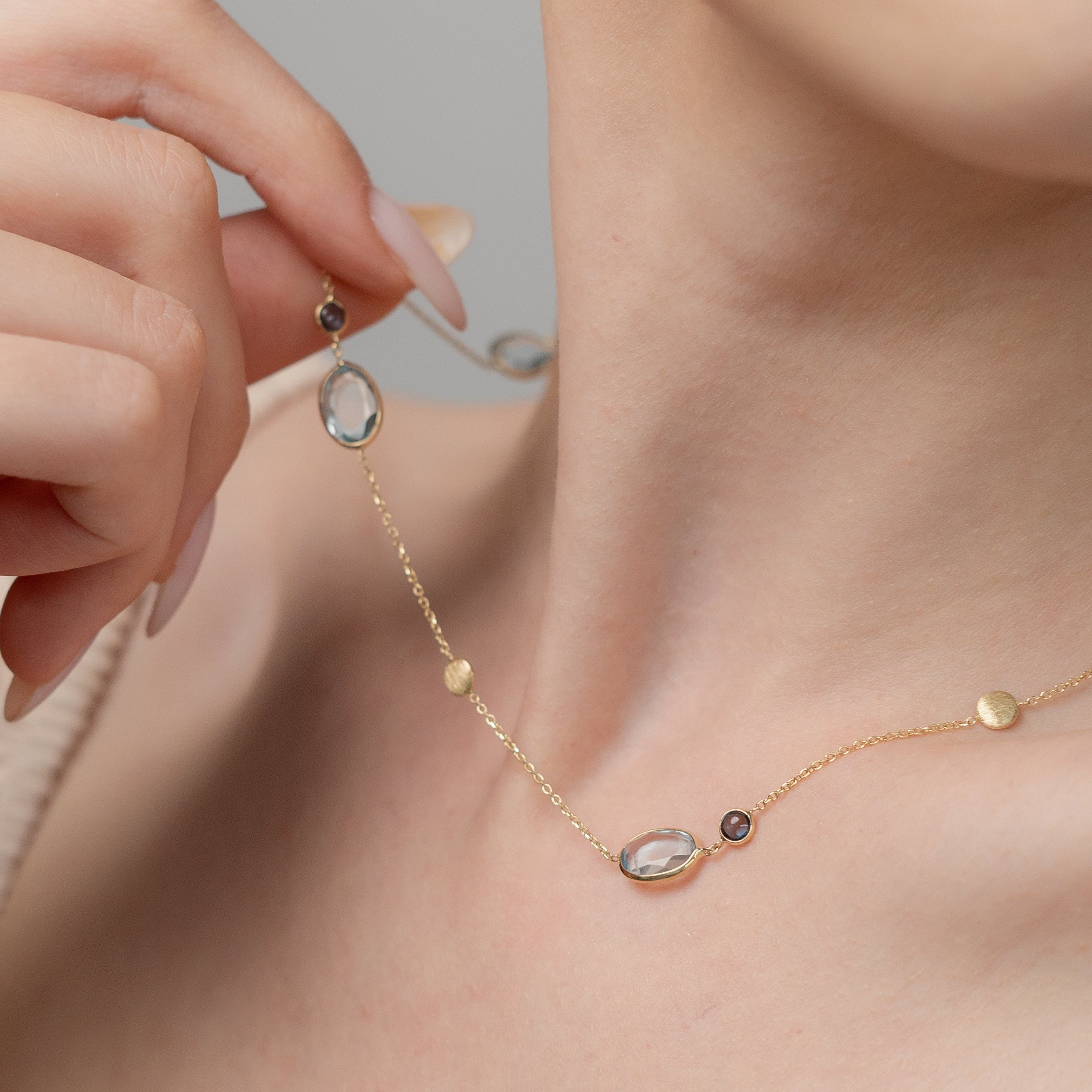 Leuchtende Aquamarin Halskette mit London Blue Topas