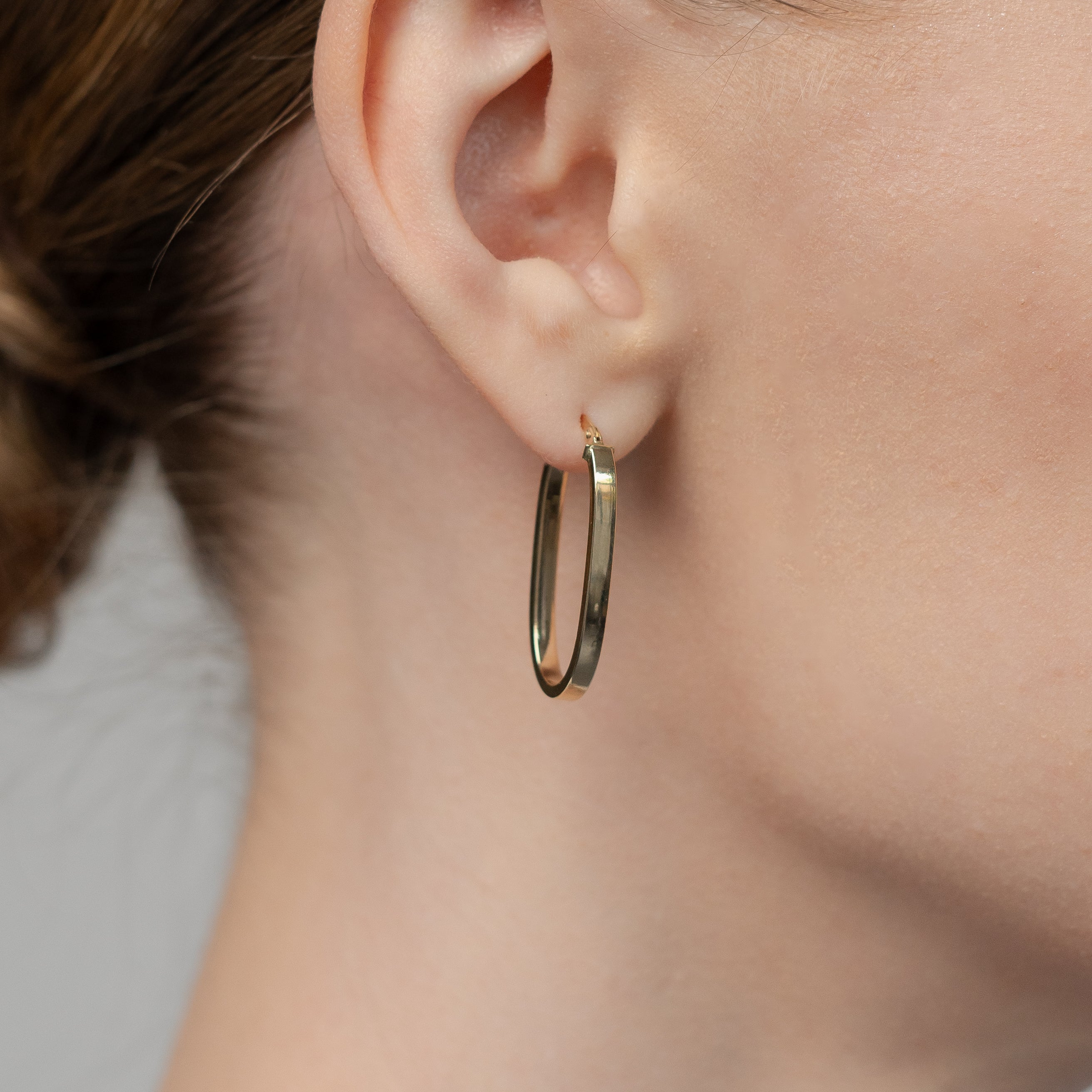 Klasické oválné zlaté kruhové náušnice