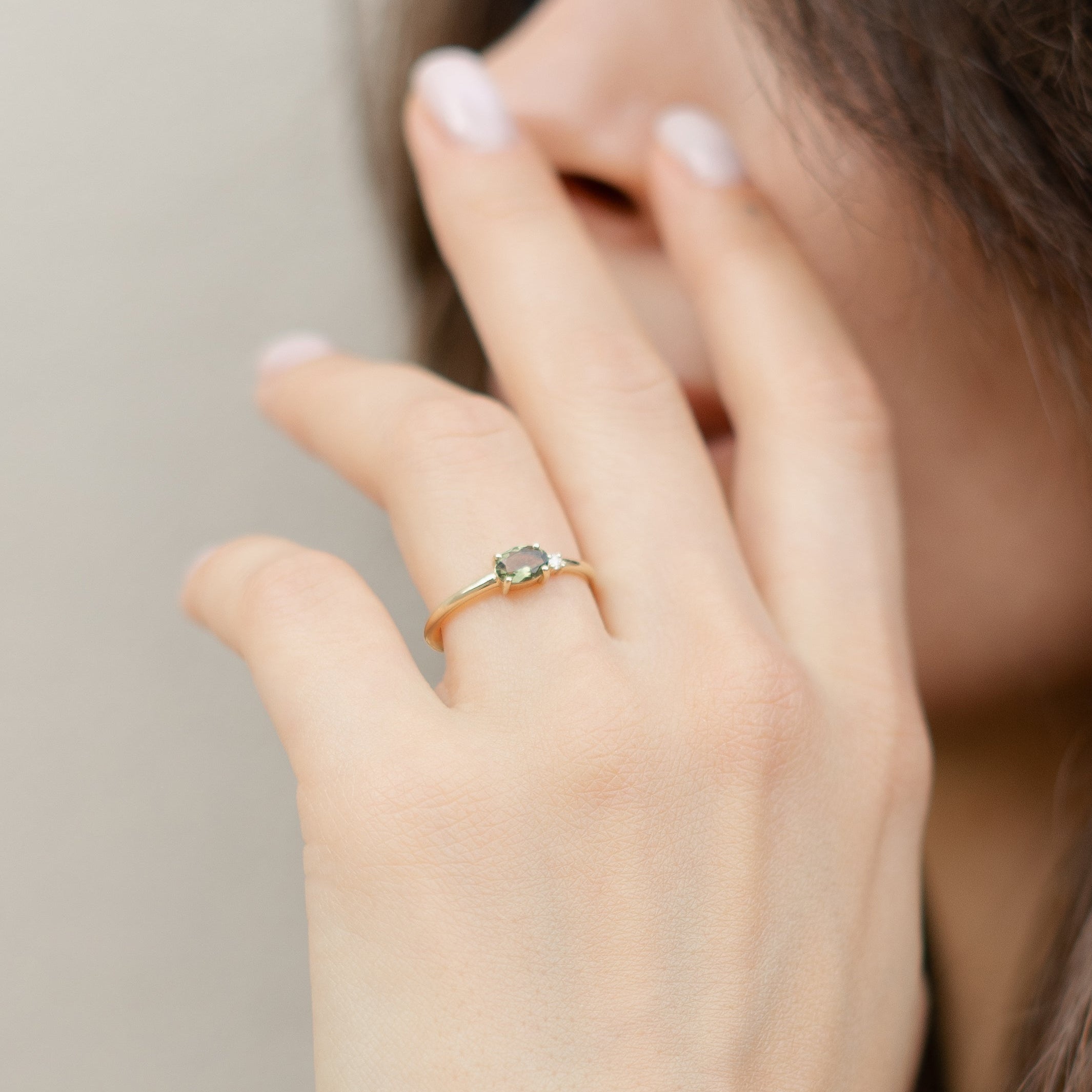 Double Stone Moldavit Ring mit Diamant