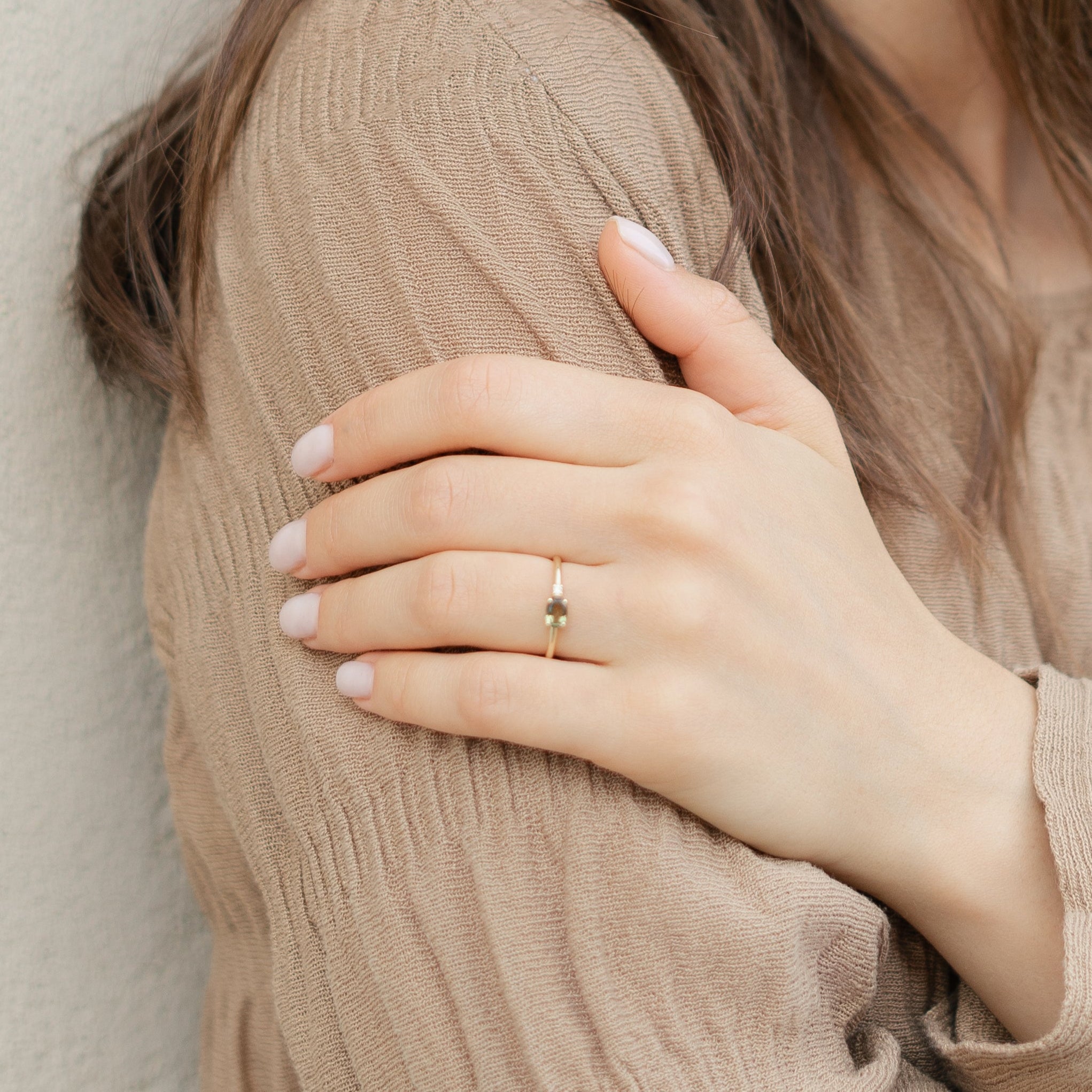 Double Stone Moldavit Ring mit Diamant