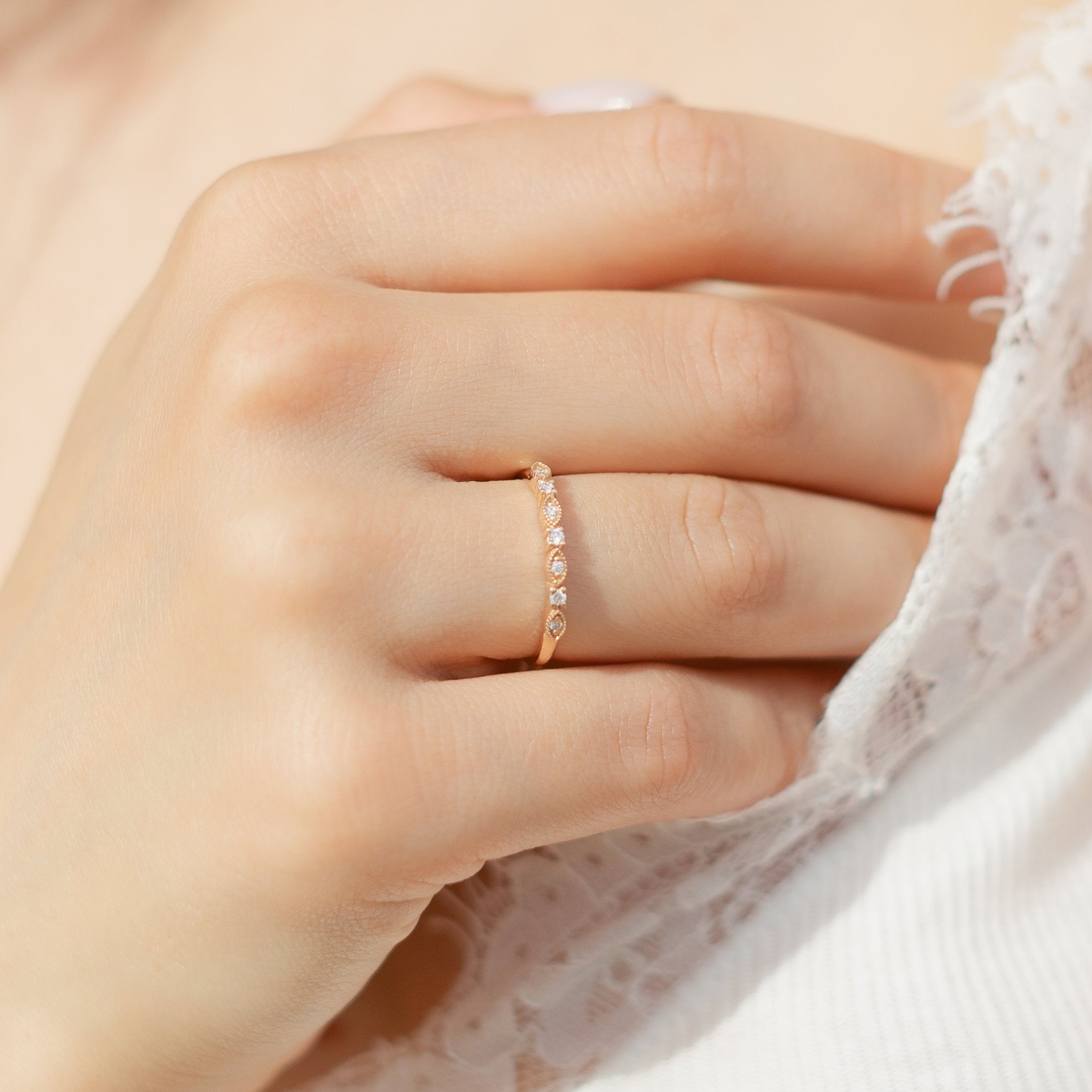 Diamantový eternity prsten ve stylu Art Deco ze 14karátového zlato