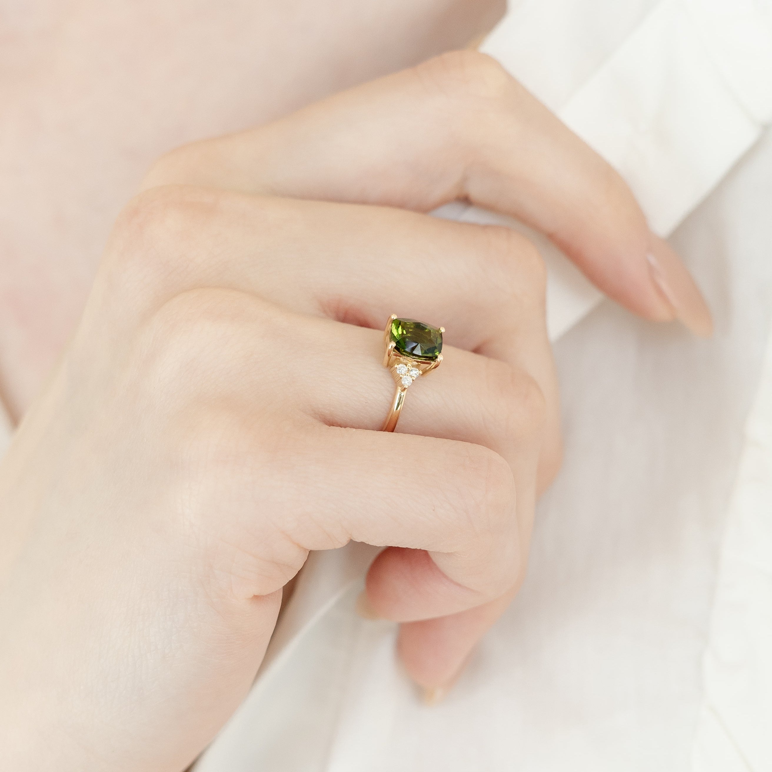 Smaragdschliff Moldavit Ring aus 14 Karat Gold mit Diamanten