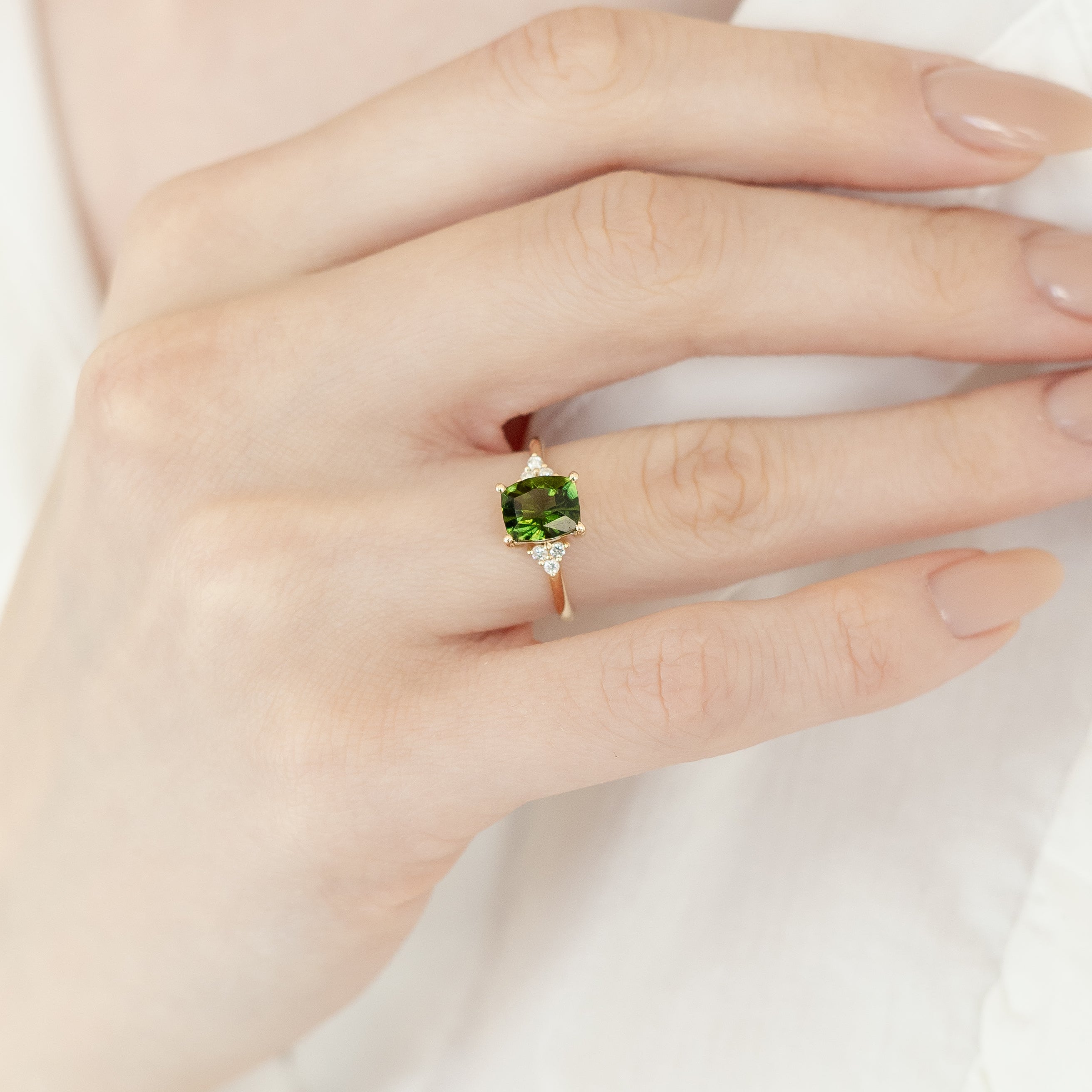 Smaragdschliff Moldavit Ring aus 14 Karat Gold mit Diamanten