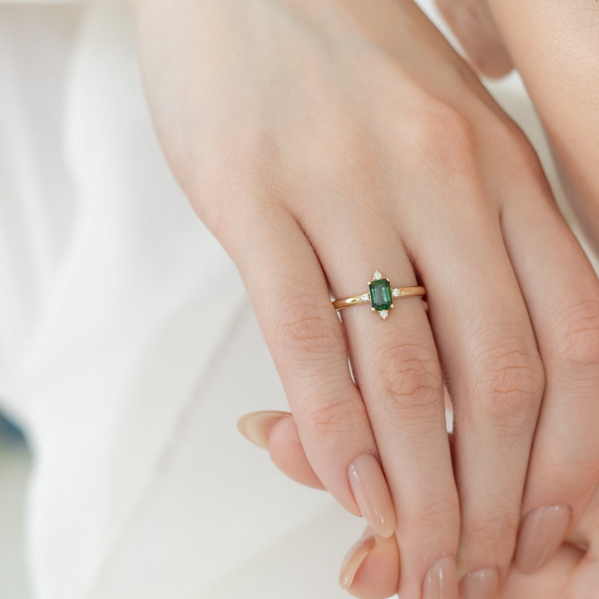 Art Deco Grüner Saphir Ring mit Diamanten
