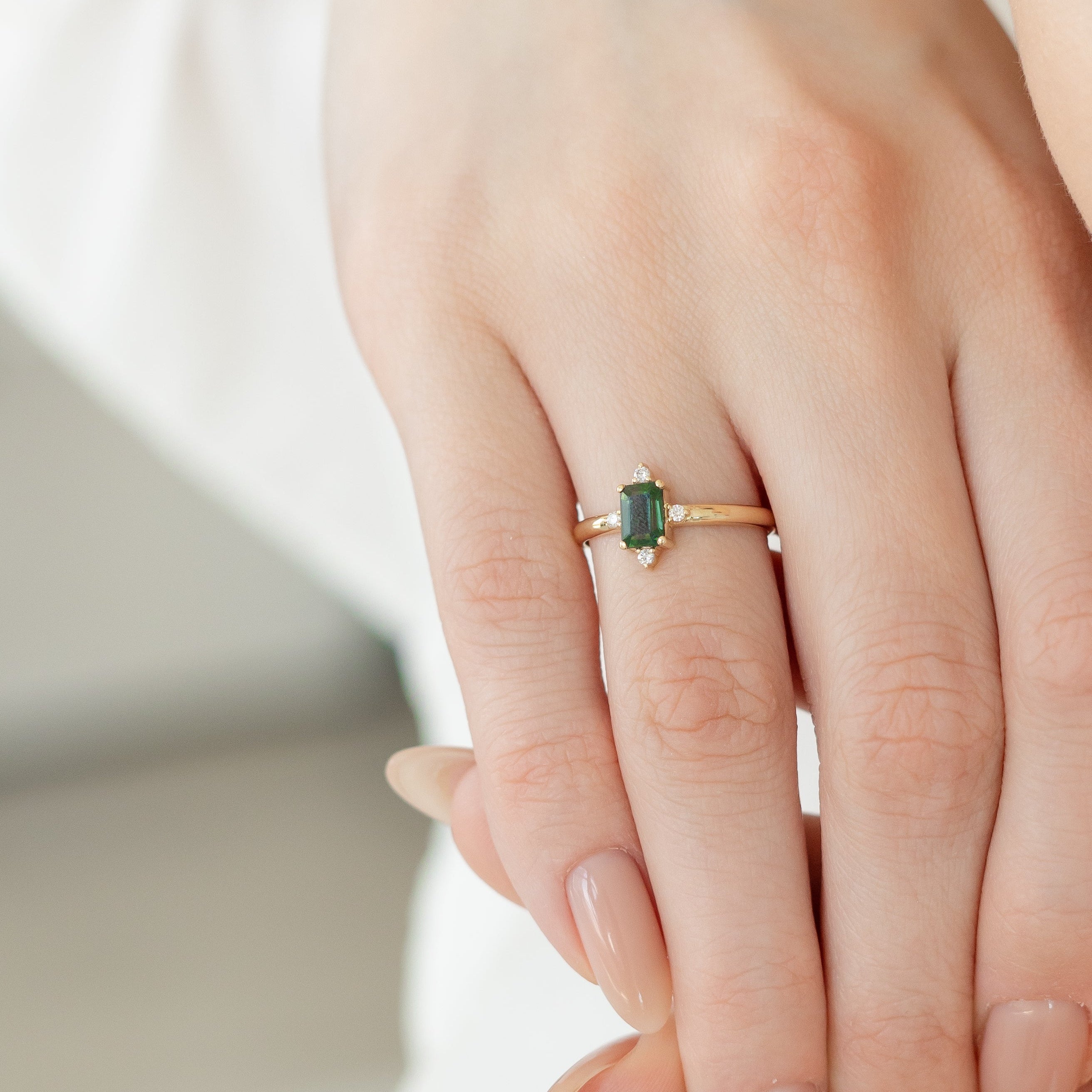 Art Deco Grüner Saphir Ring mit Diamanten