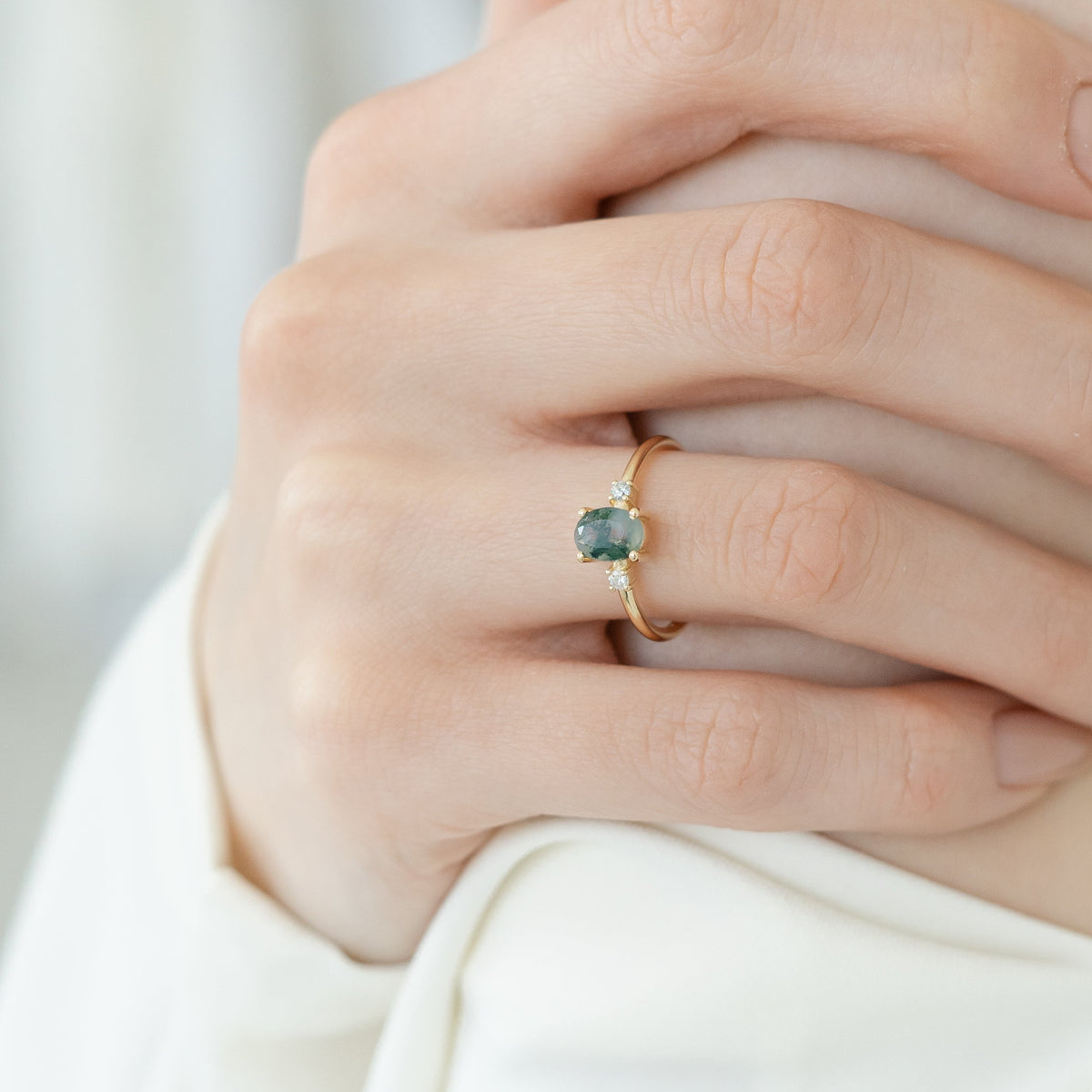 Moosachat Verlobungsring mit Diamant – Drei-Stein Design