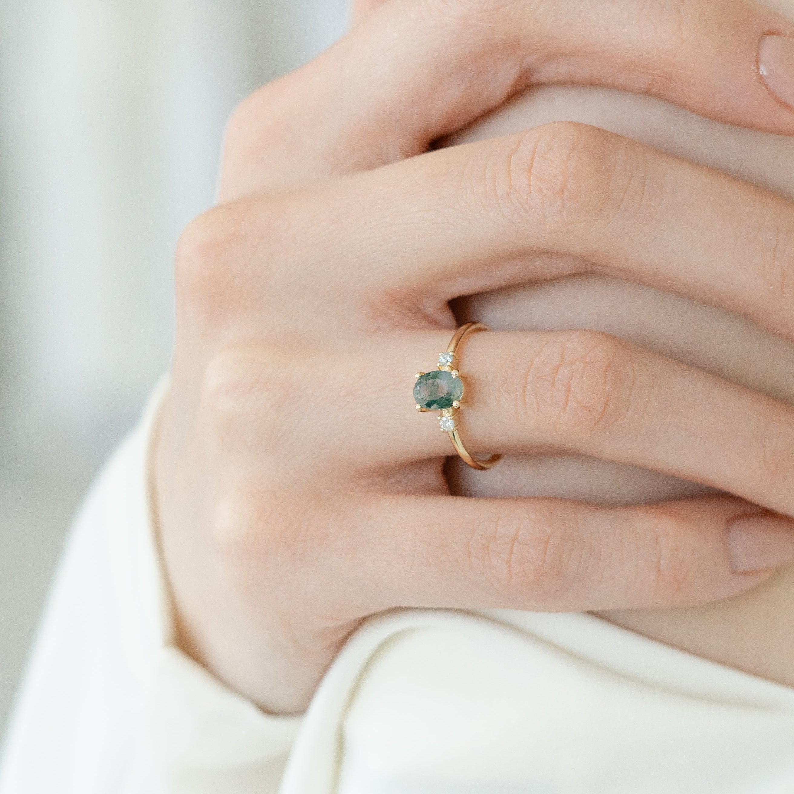Moosachat Verlobungsring mit Diamant – Drei-Stein Design