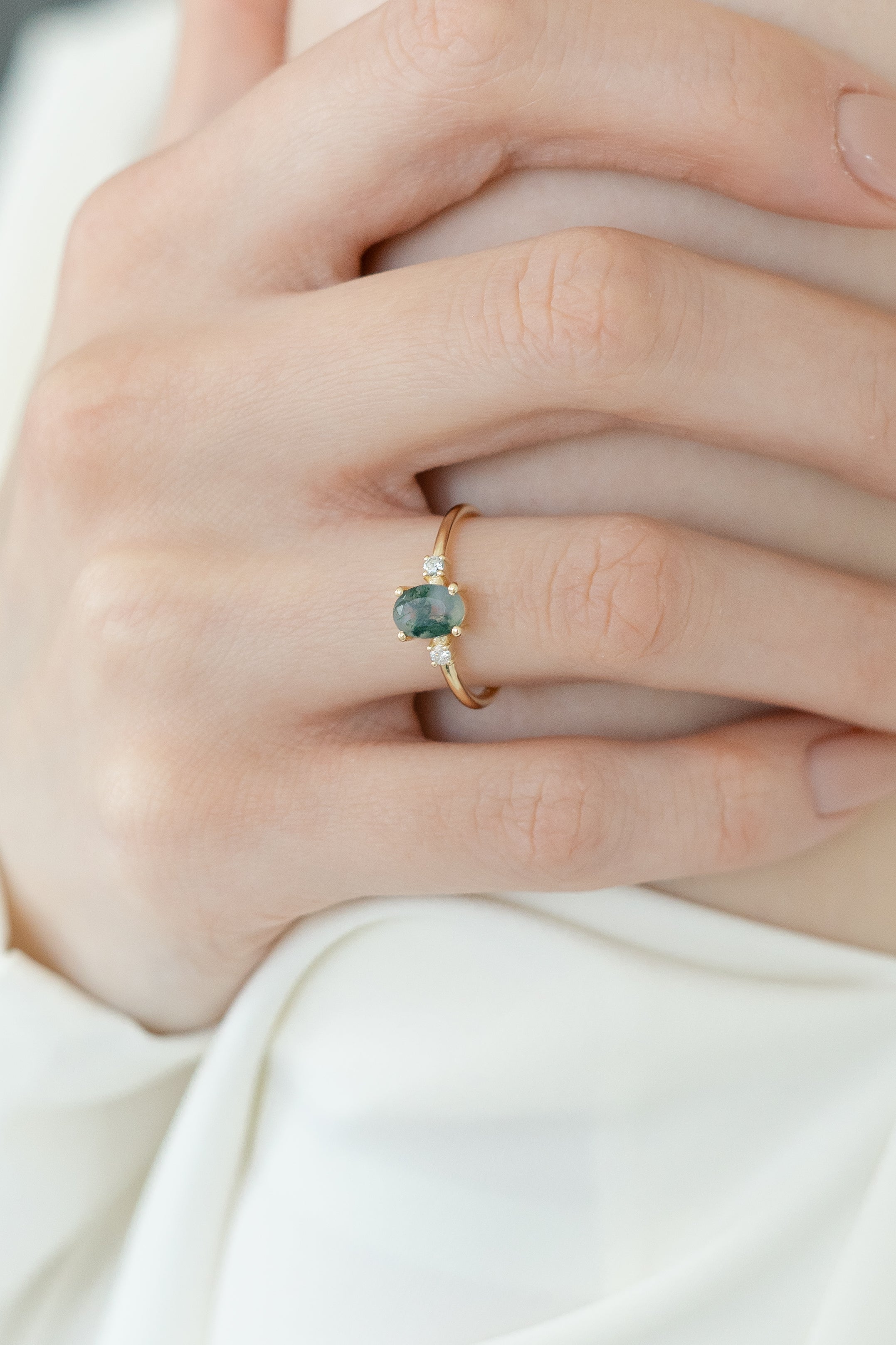 Moosachat Verlobungsring mit Diamant – Drei-Stein Design