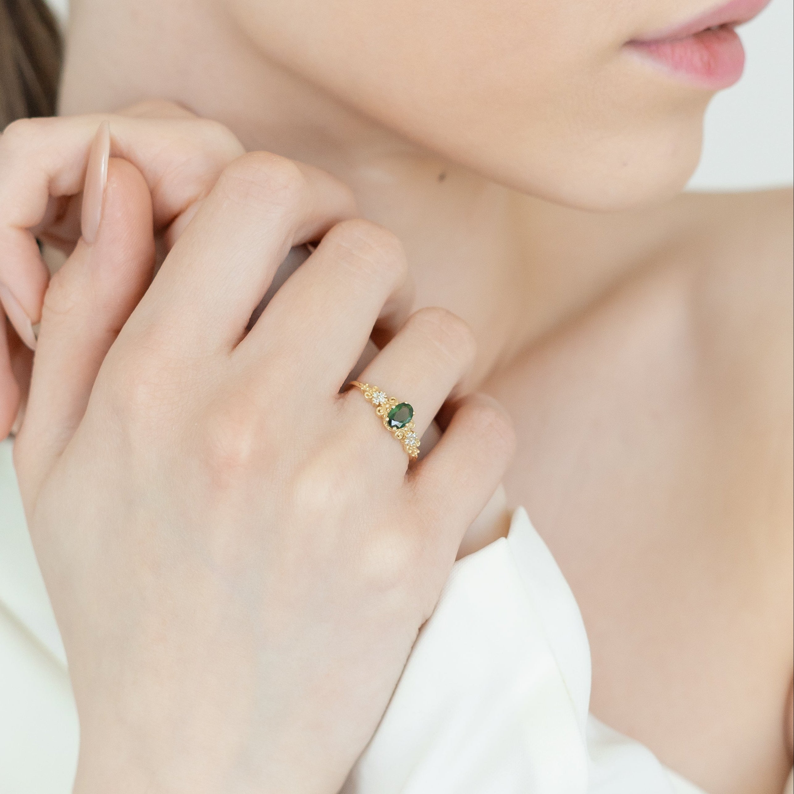 Antique Inspired Green Sapphire Ring With Diamond